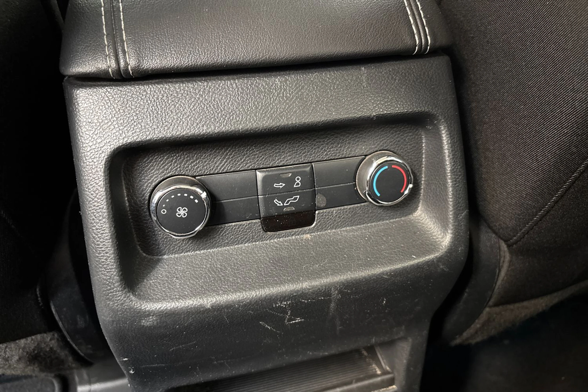 Harmaa Ford GALAXY 2016 kuva 16.