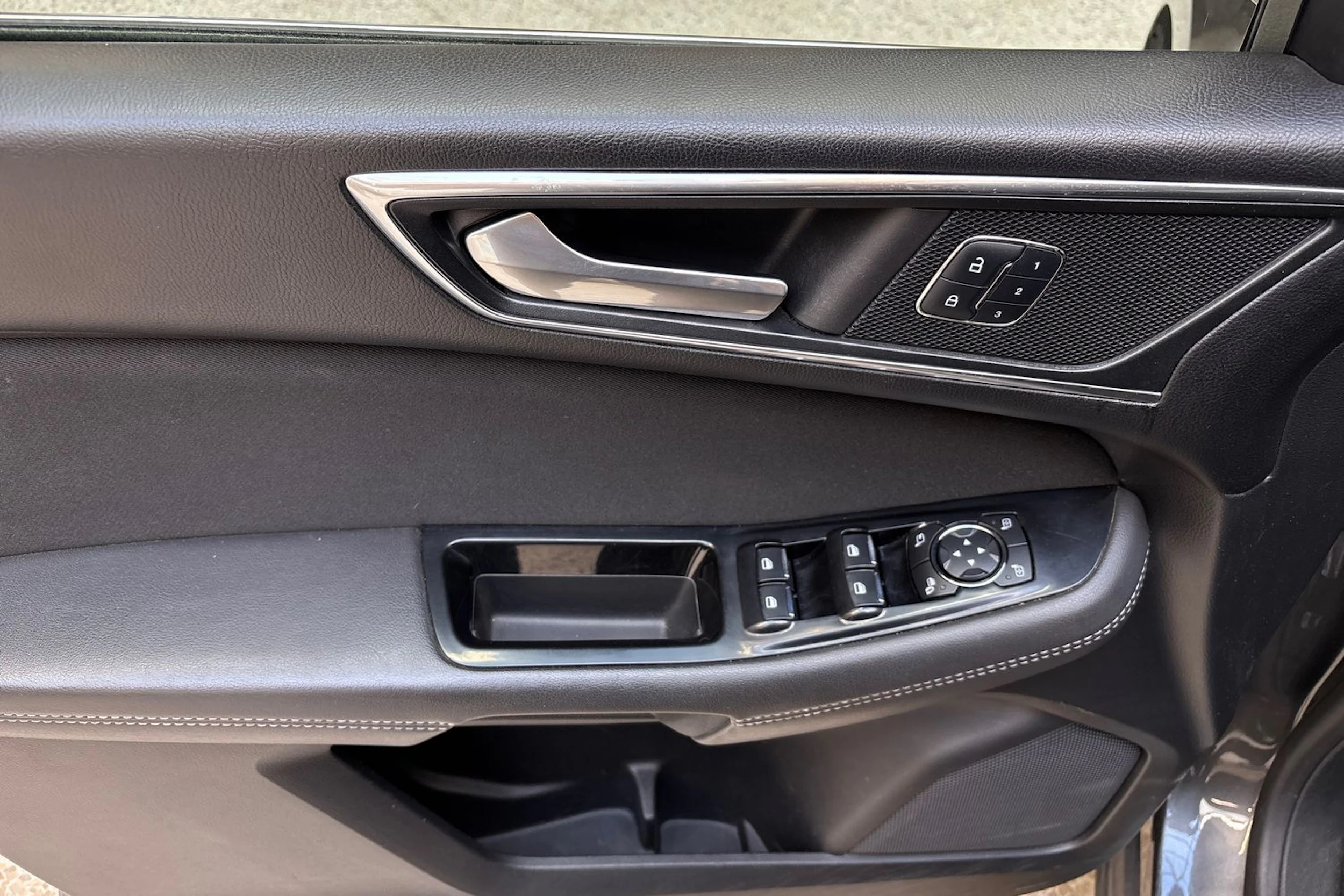 Harmaa Ford GALAXY 2016 kuva 17.