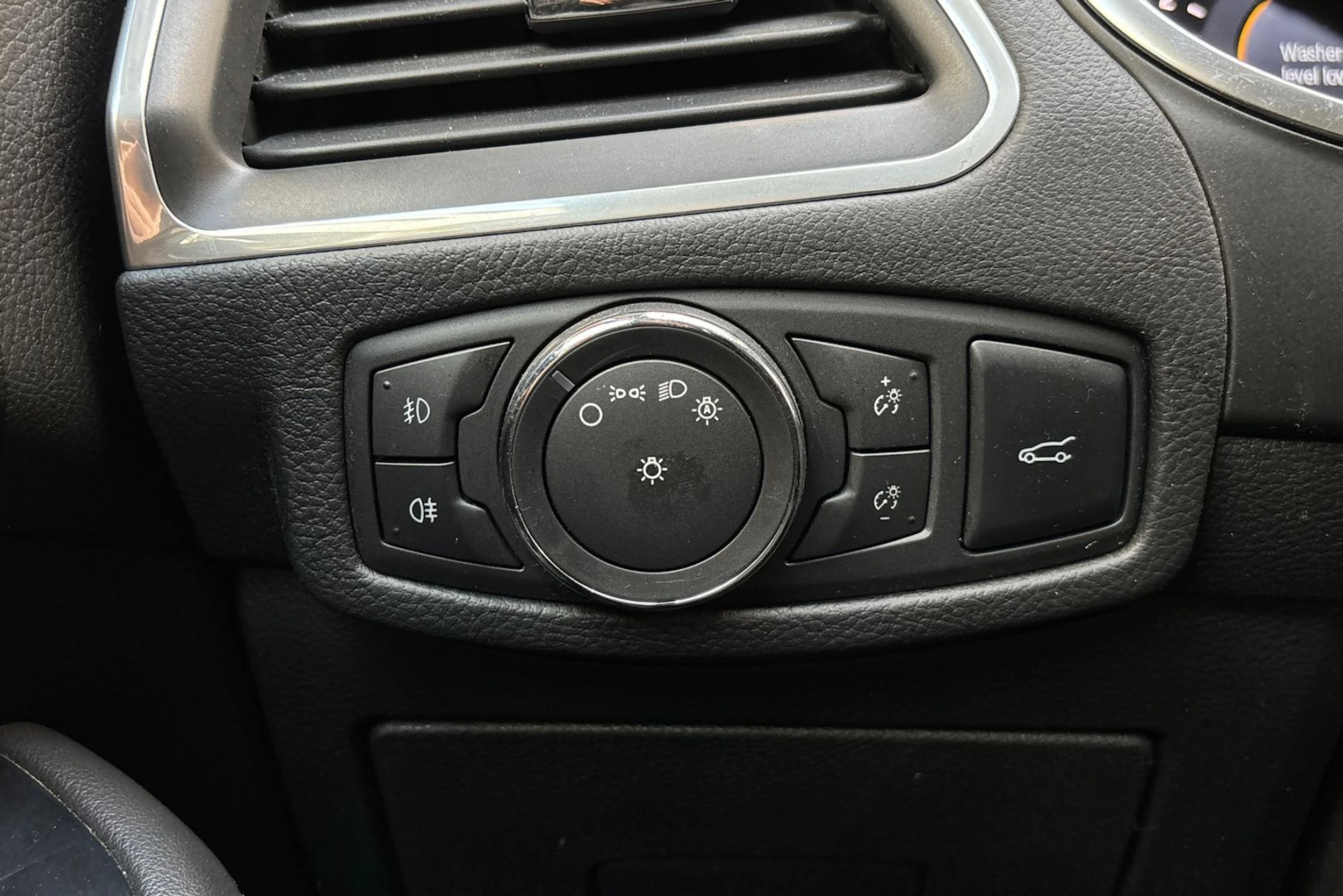 Harmaa Ford GALAXY 2016 kuva 19.