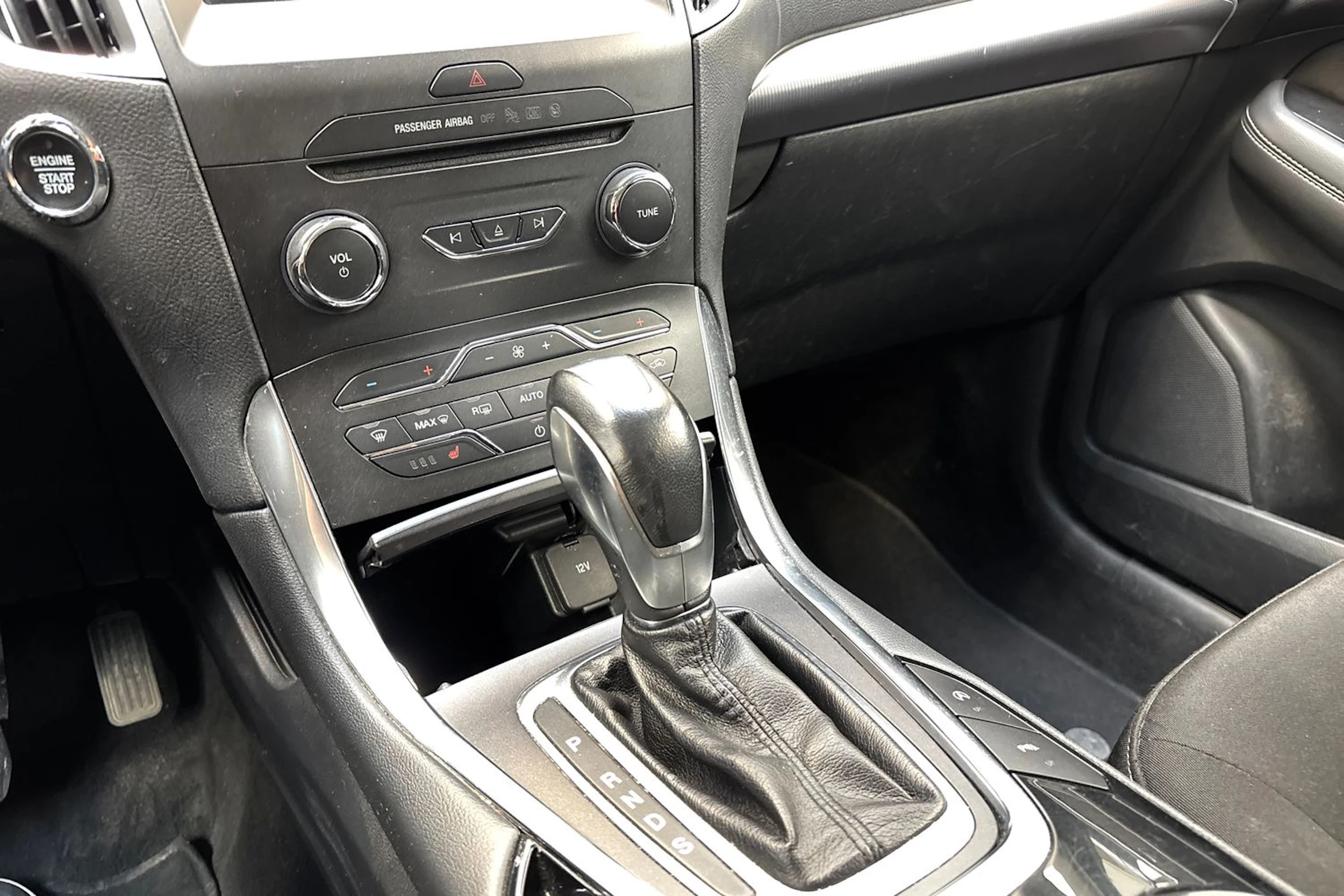 Harmaa Ford GALAXY 2016 kuva 23.