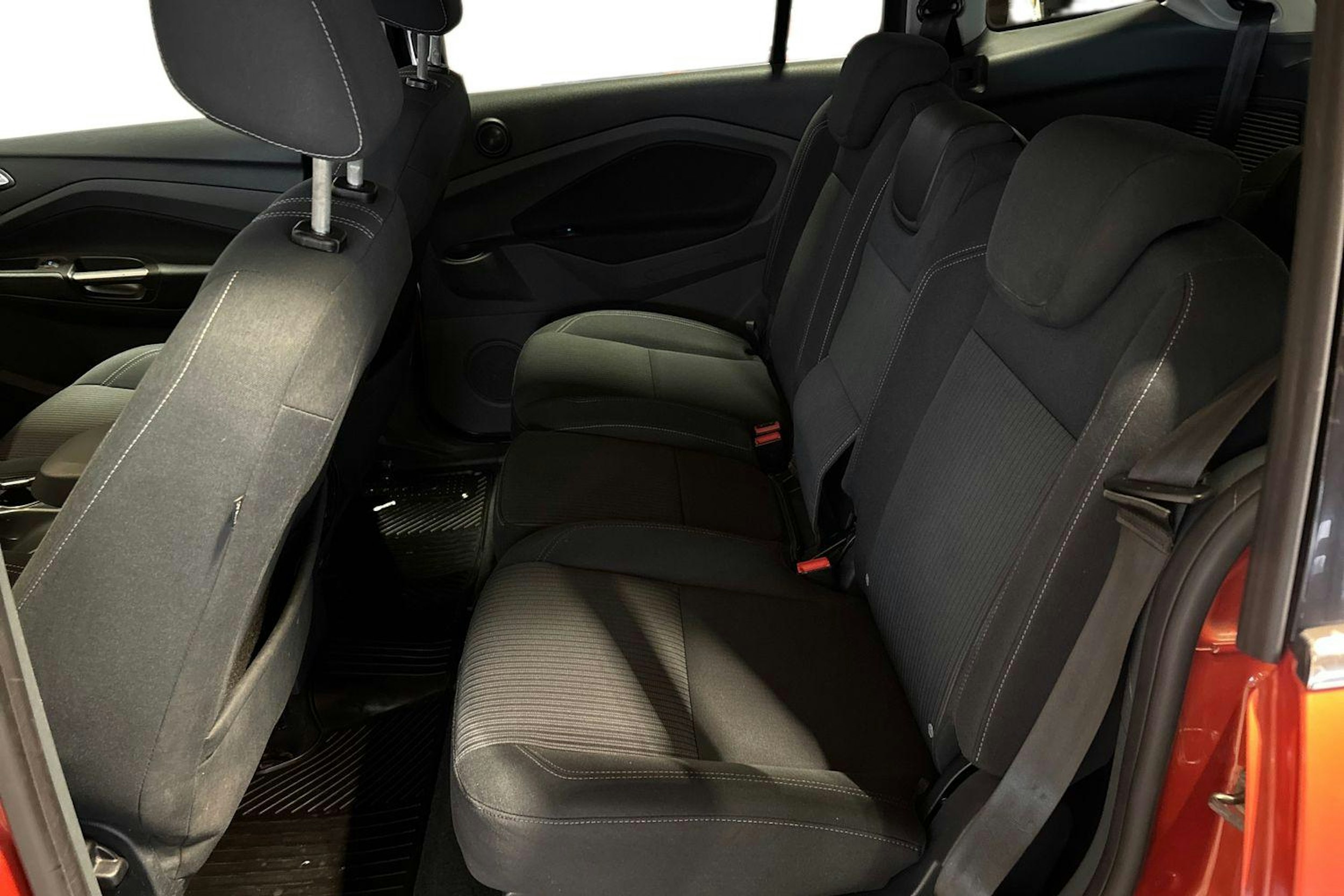 punainen Ford Grand C-Max 2012 kuva 10.