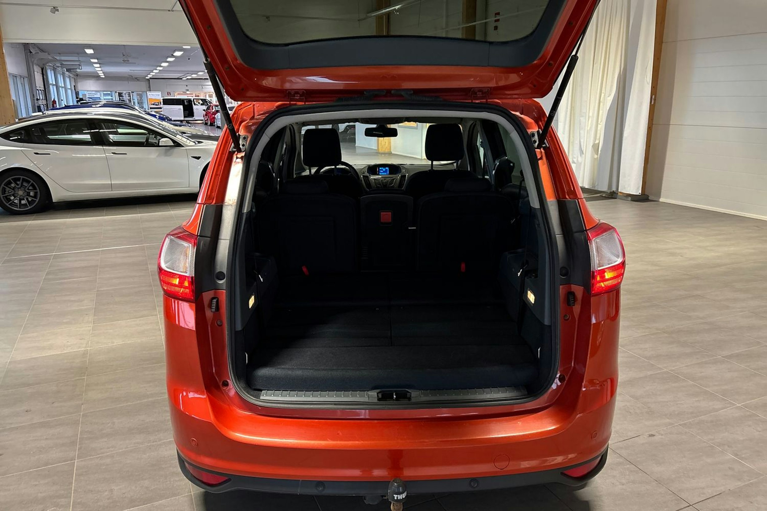 punainen Ford Grand C-Max 2012 kuva 17.