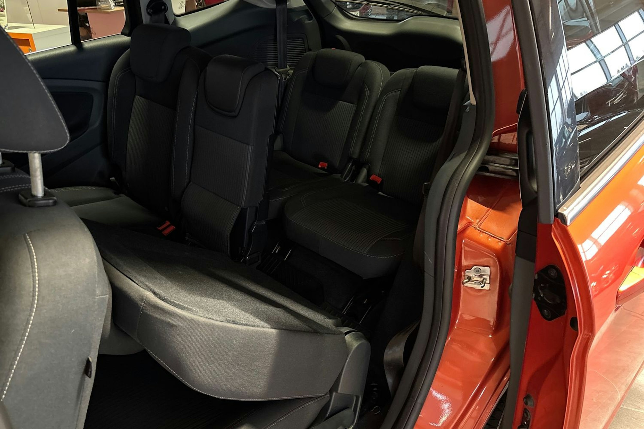 punainen Ford Grand C-Max 2012 kuva 19.