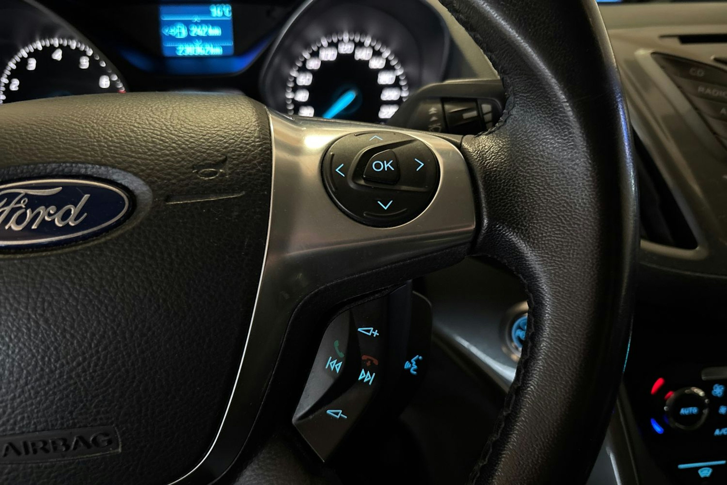 punainen Ford Grand C-Max 2012 kuva 23.