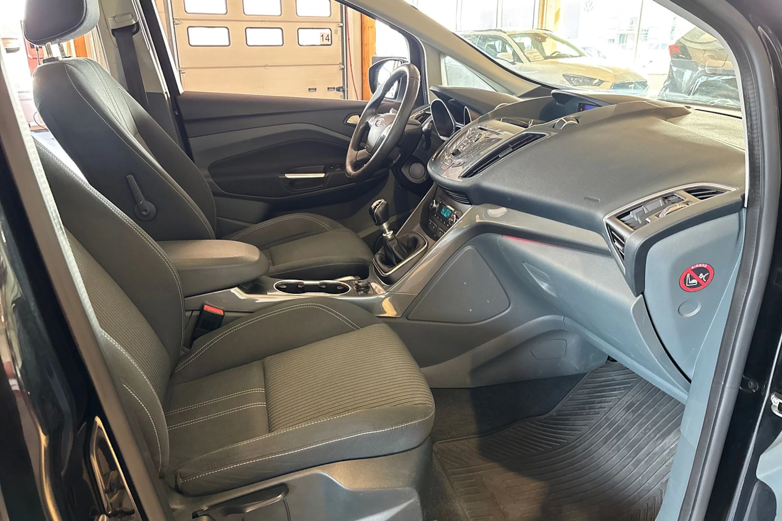 musta Ford Grand C-Max 2013 kuva 16.