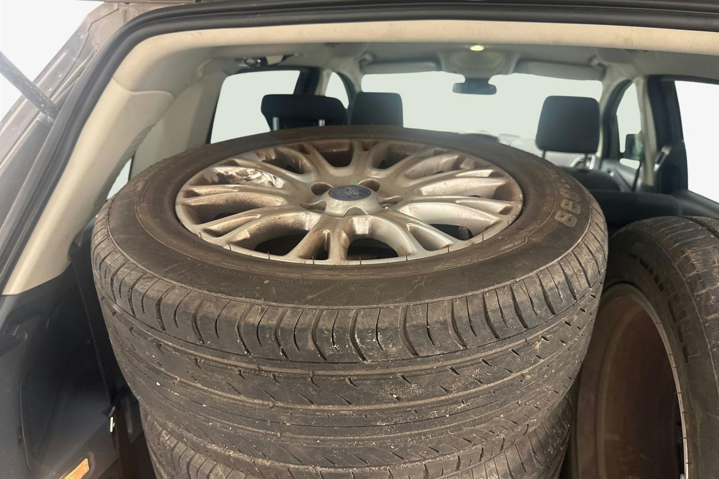 Ruskea (beige) Ford Grand C-Max 2013 kuva 9.