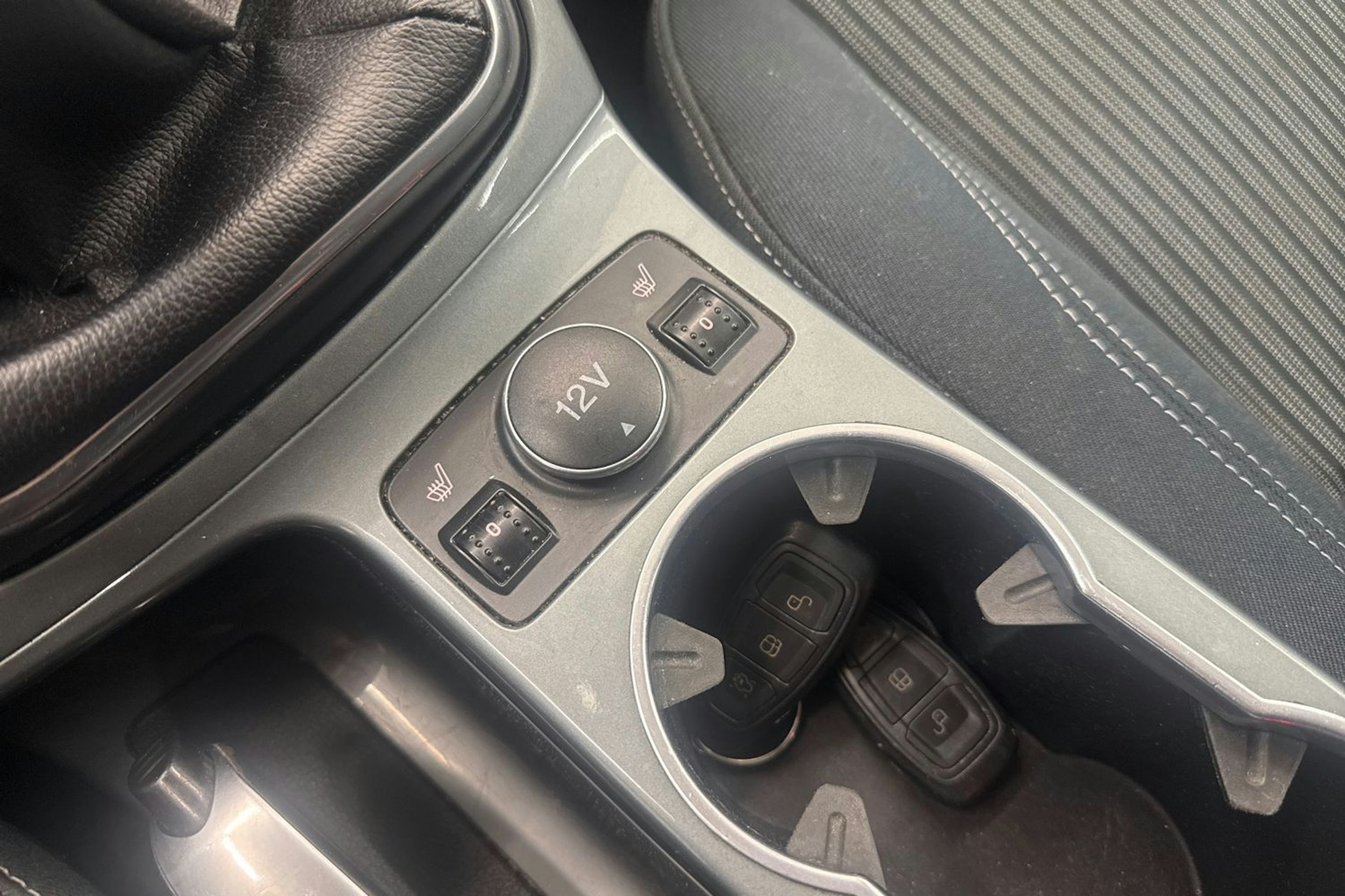 Ruskea (beige) Ford Grand C-Max 2013 kuva 20.