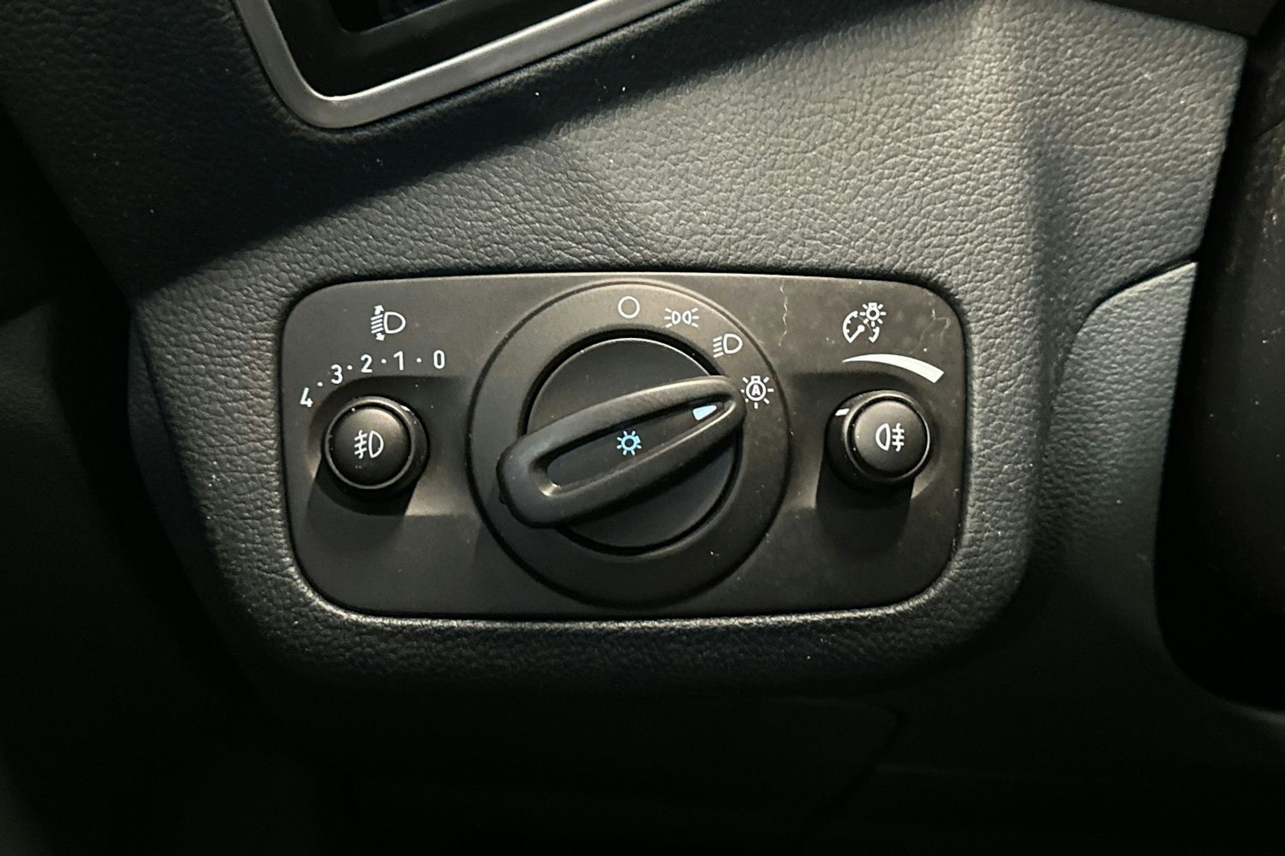 valkoinen Ford Grand C-Max 2014 kuva 19.