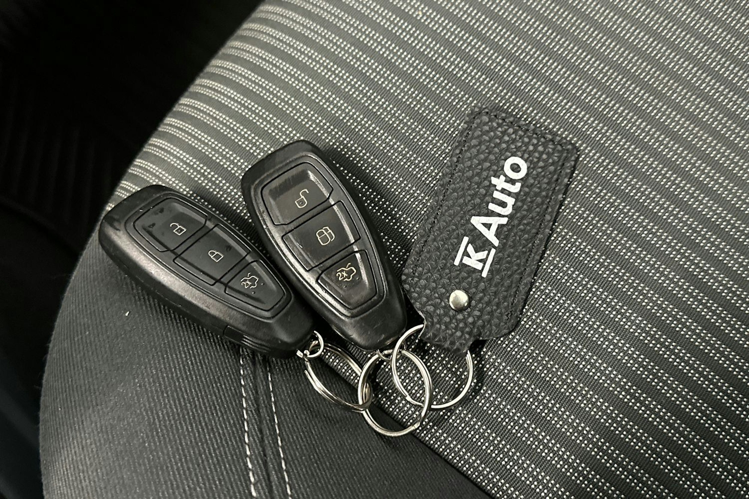 valkoinen Ford Grand C-Max 2014 kuva 29.