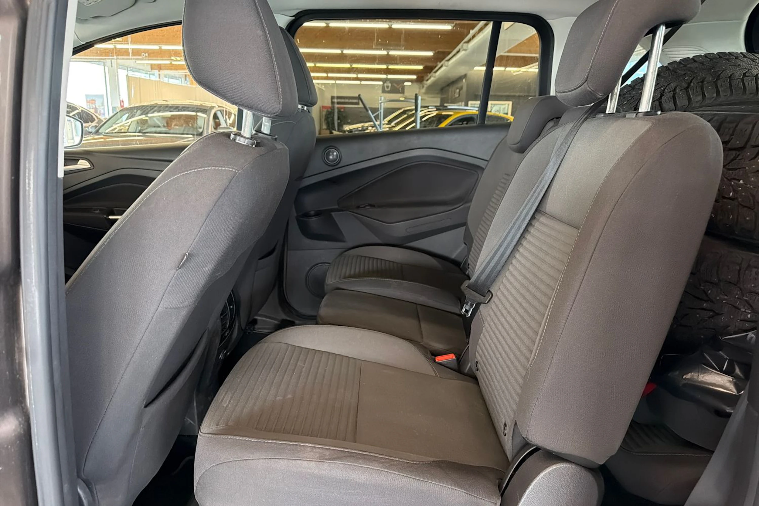 ruskea (beige) Ford Grand C-Max 2015 kuva 4.