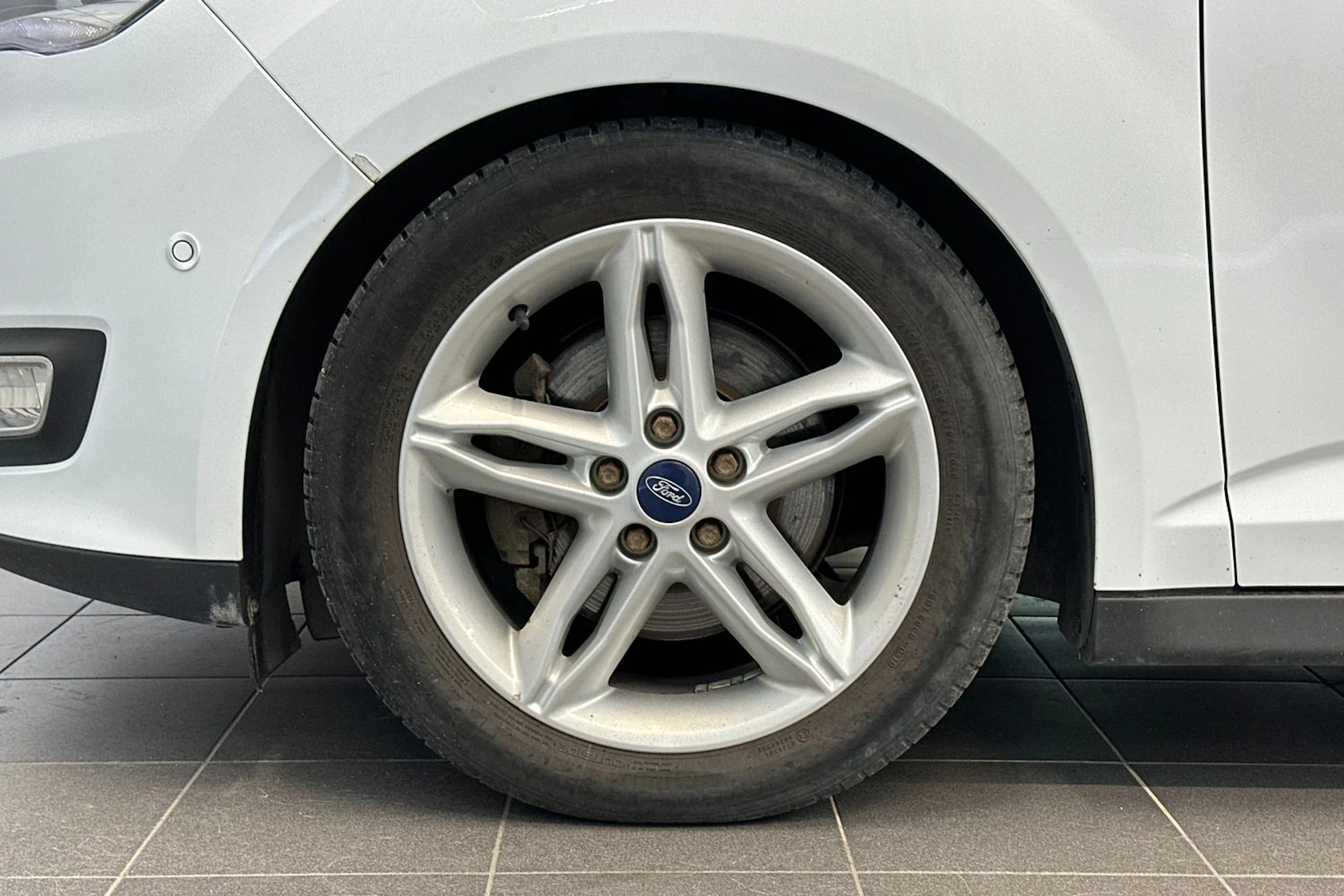 valkoinen Ford Grand C-Max 2016 kuva 13.