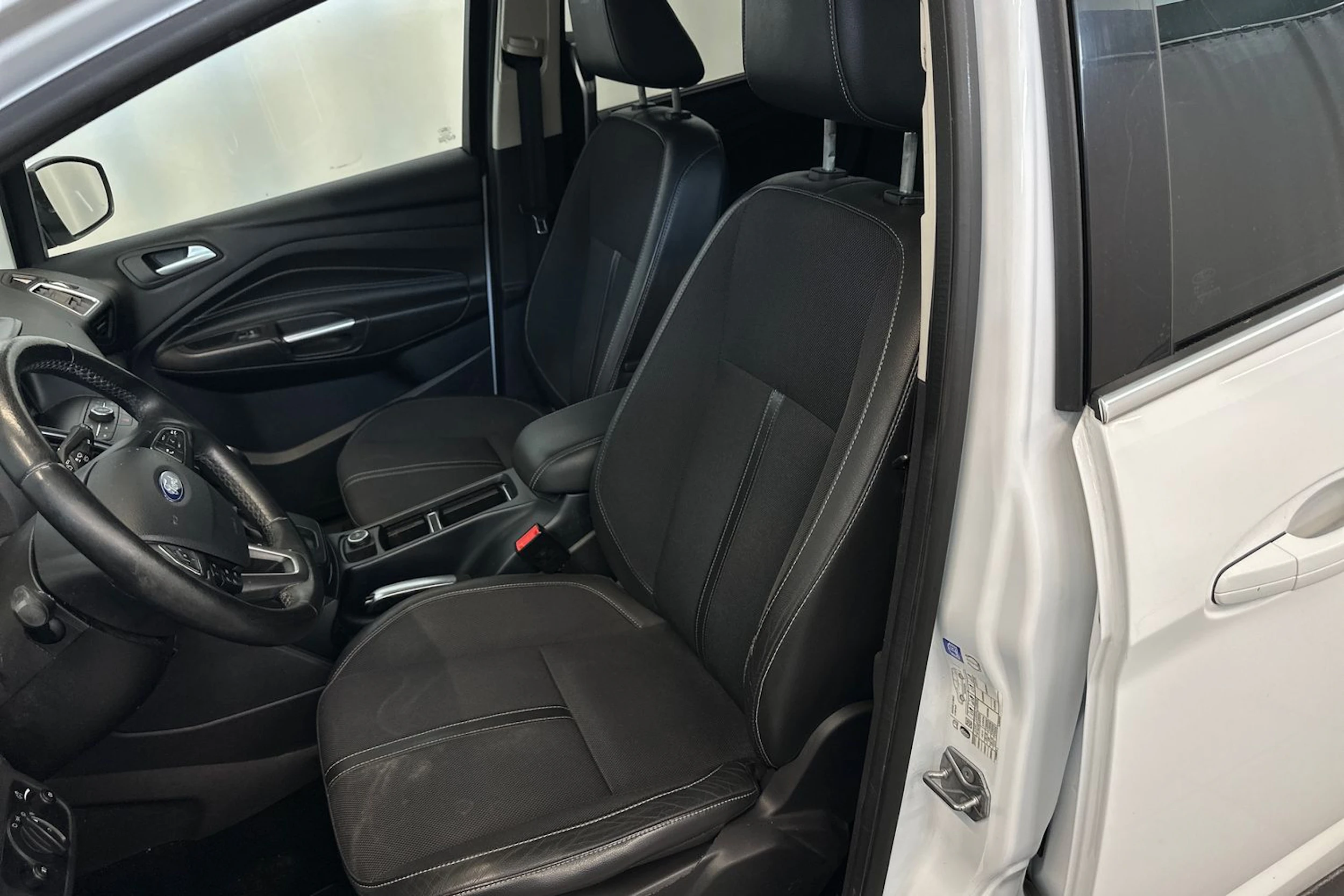 valkoinen Ford Grand C-Max 2016 kuva 16.