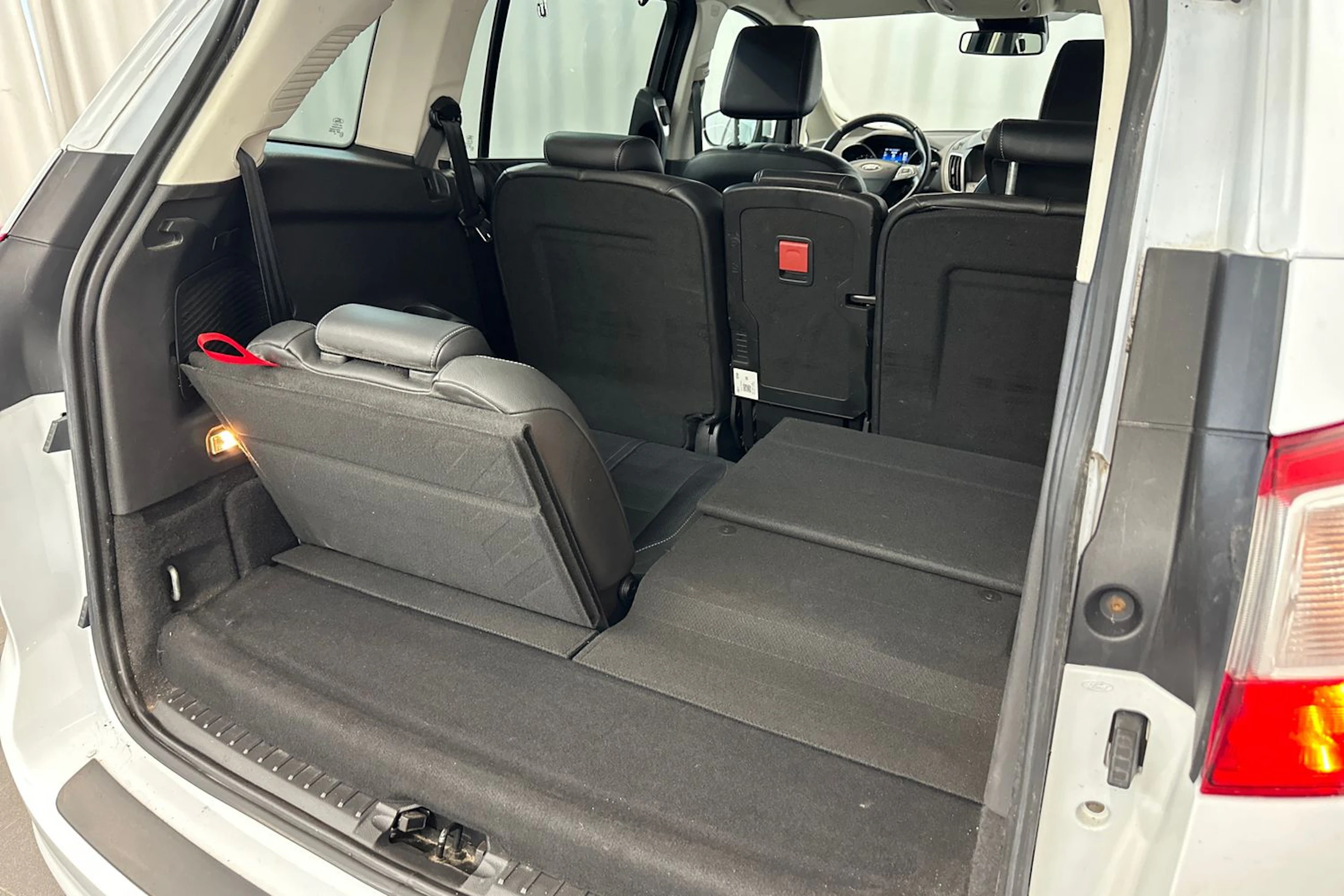 valkoinen Ford Grand C-Max 2016 kuva 29.