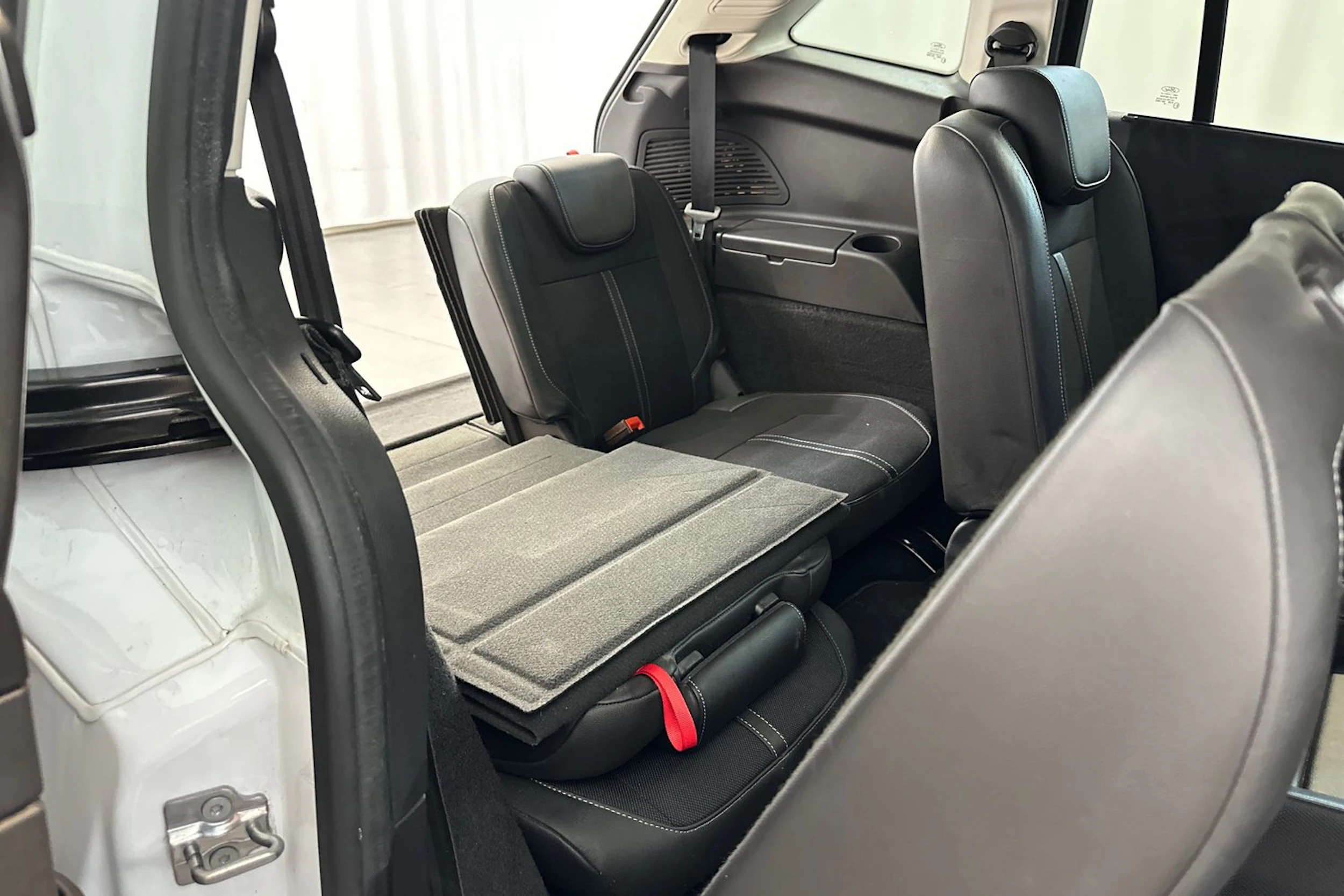 valkoinen Ford Grand C-Max 2016 kuva 30.