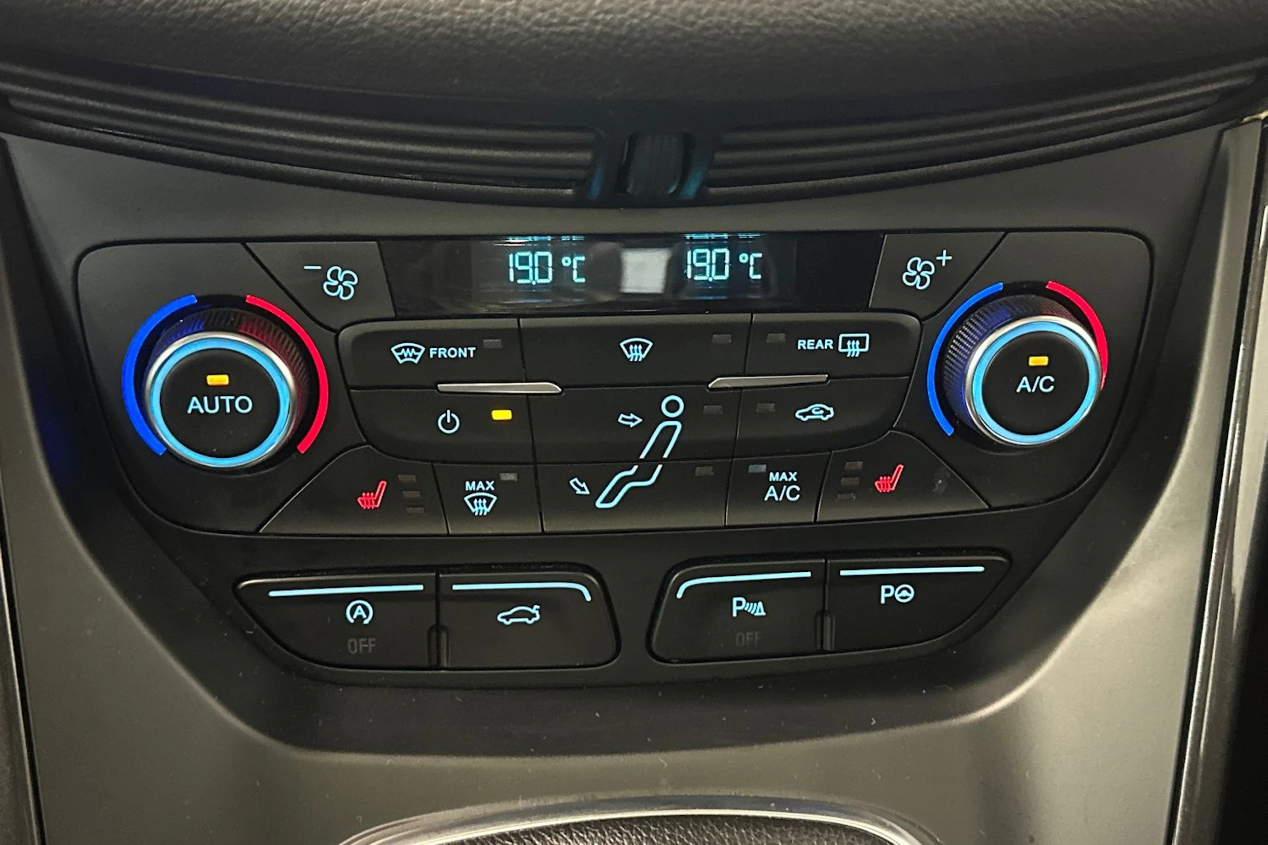 harmaa Ford Grand C-Max 2016 kuva 17.