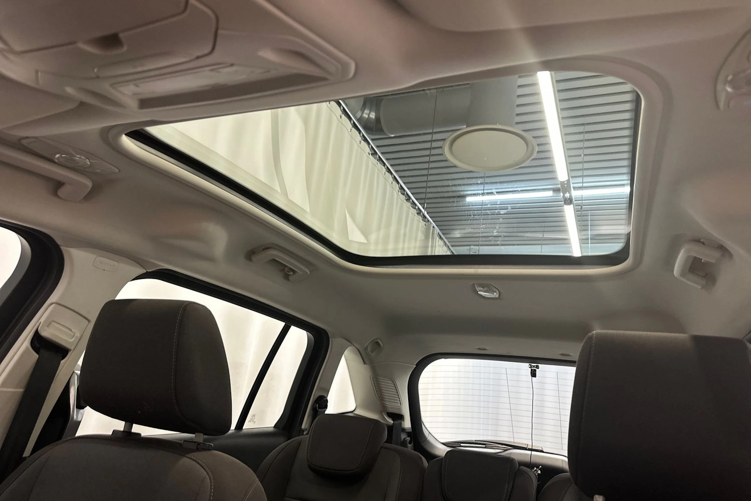 harmaa Ford Grand C-Max 2016 kuva 20.