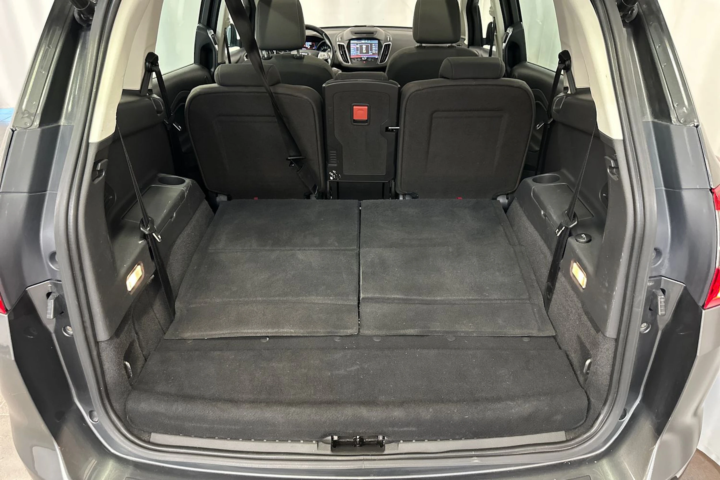 harmaa Ford Grand C-Max 2016 kuva 27.