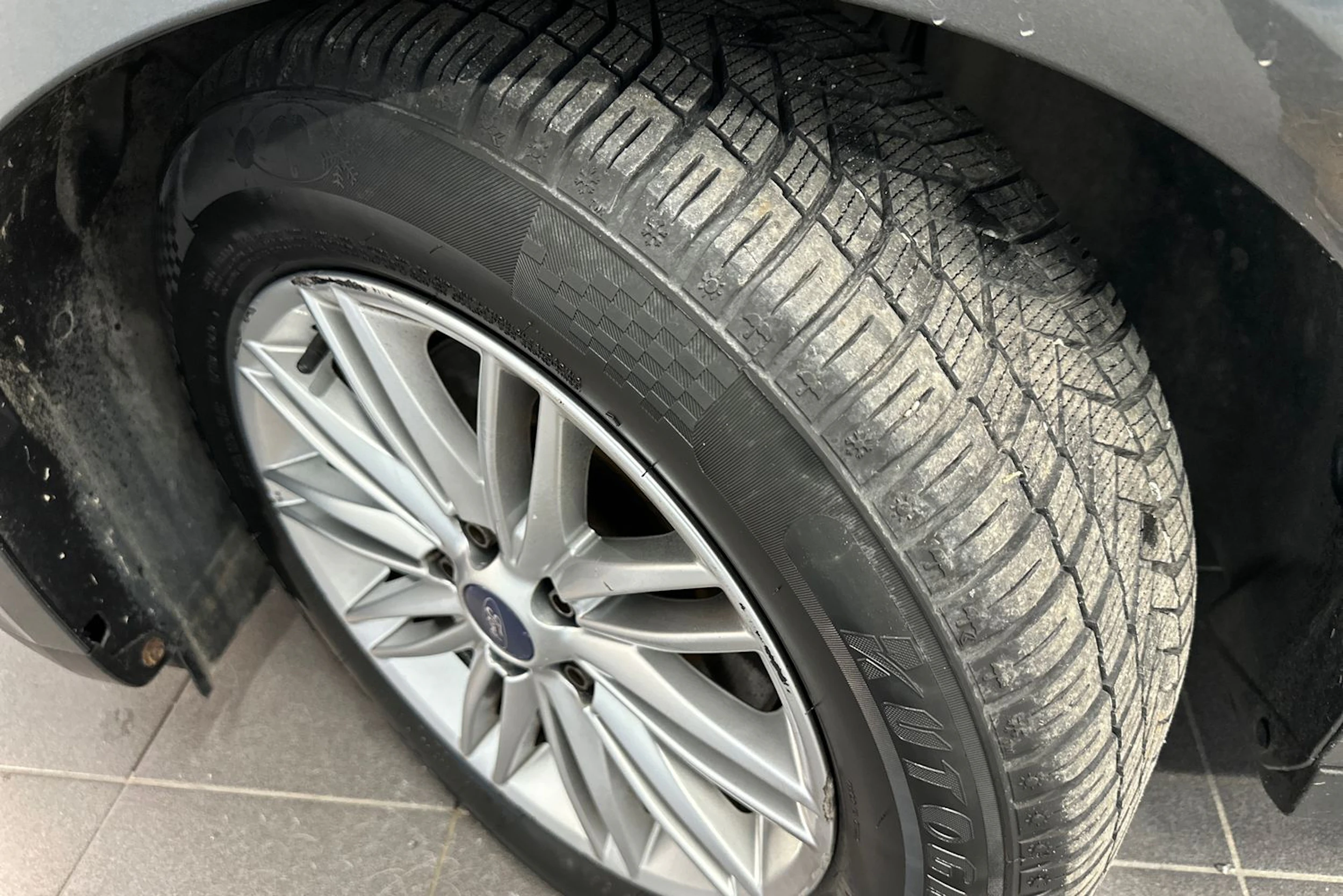 harmaa Ford Grand C-Max 2016 kuva 30.