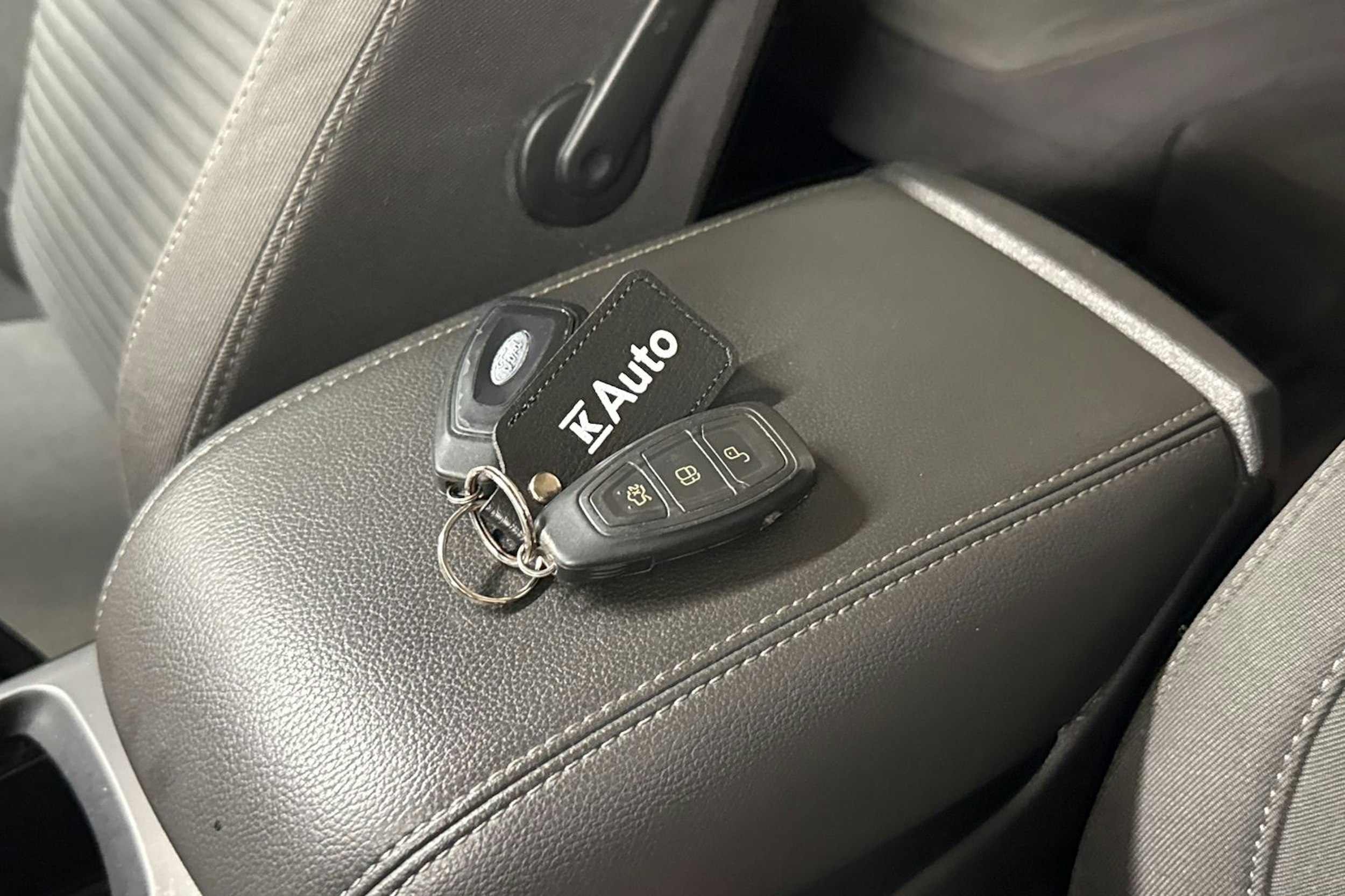 harmaa Ford Grand C-Max 2016 kuva 20.