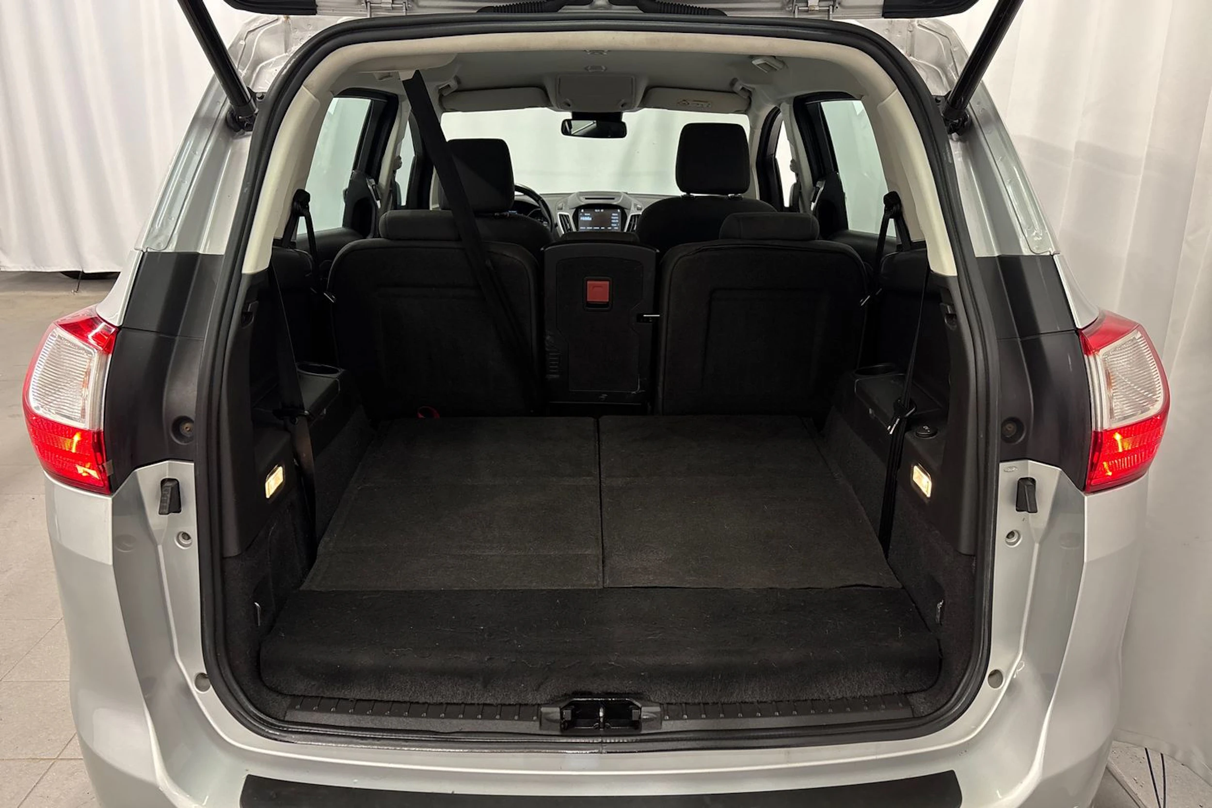 harmaa Ford Grand C-Max 2019 kuva 12.