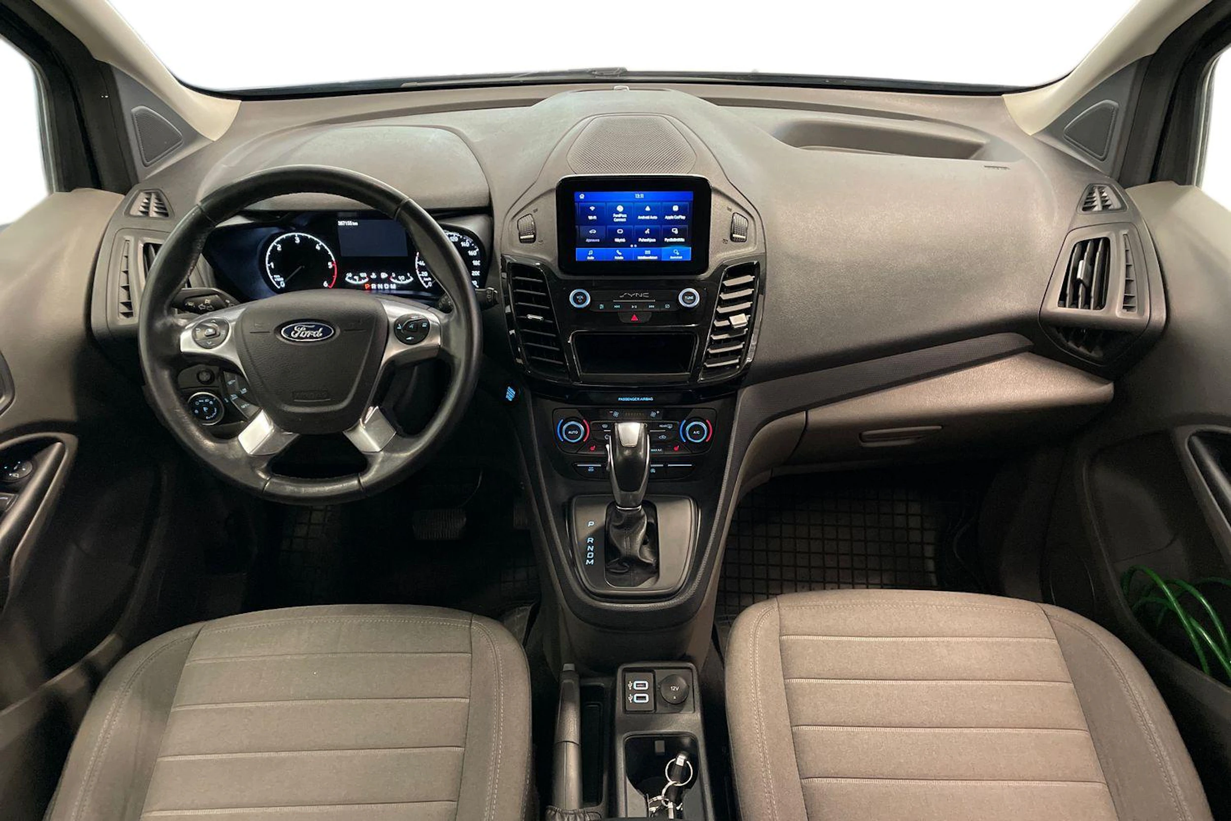 Musta Ford Grand Tourneo Connec 2021 kuva 9.