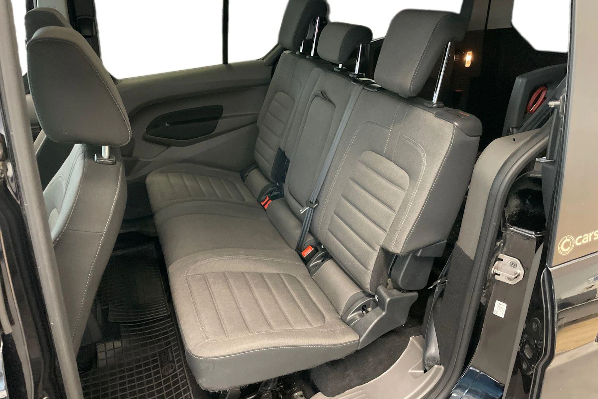 Musta Ford Grand Tourneo Connec 2021 kuva 11.