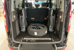 Musta Ford Grand Tourneo Connec 2021 kuva 16.