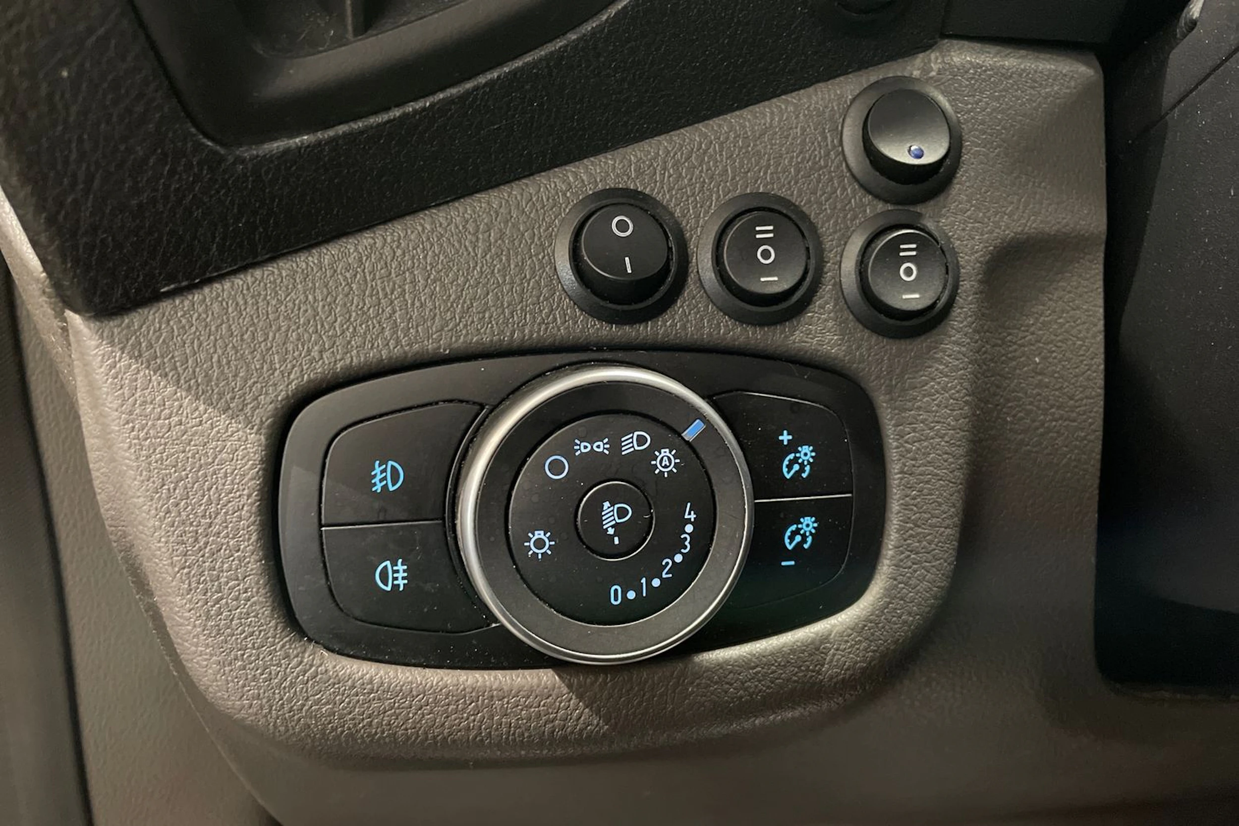 Musta Ford Grand Tourneo Connec 2021 kuva 20.