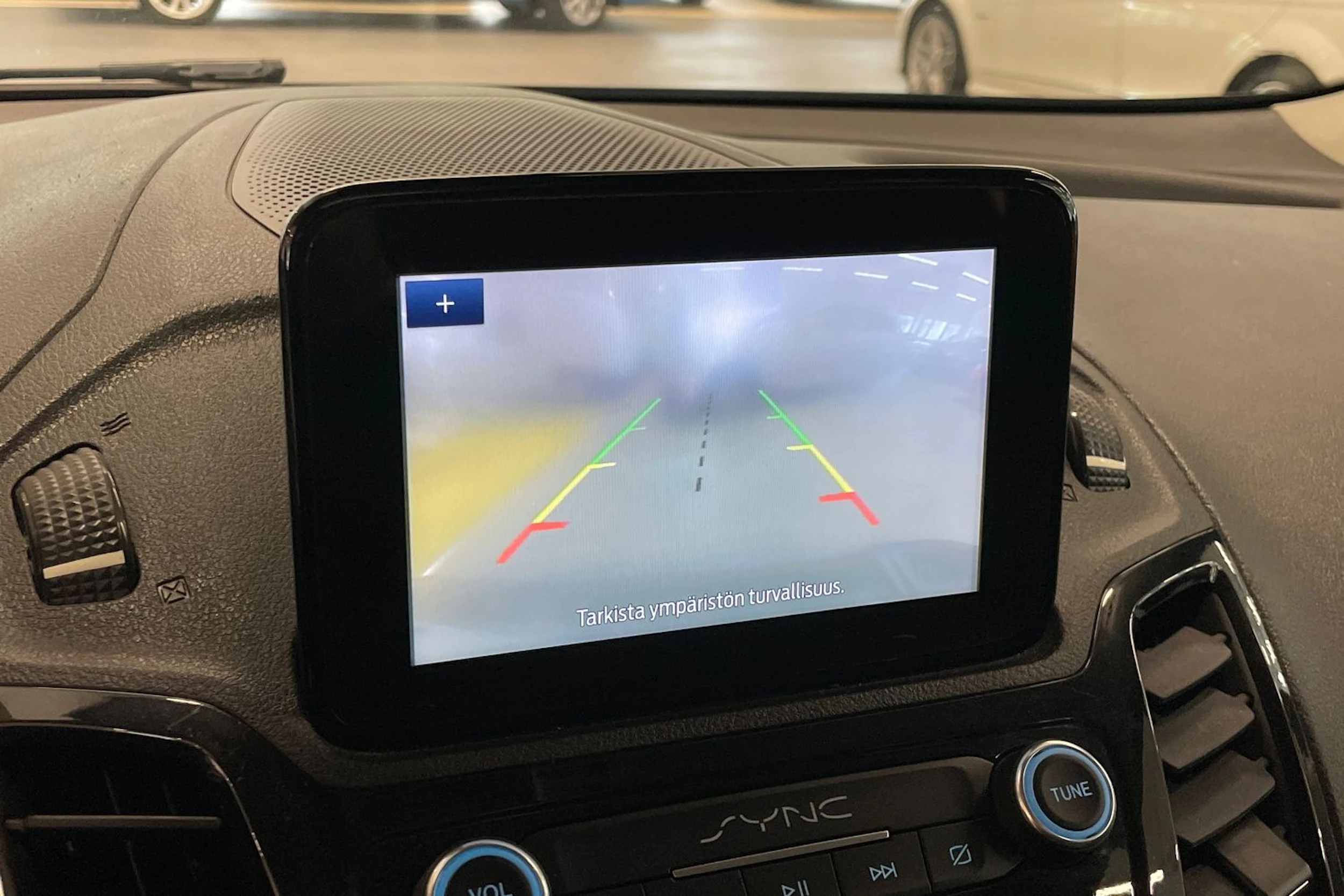 Musta Ford Grand Tourneo Connec 2021 kuva 23.