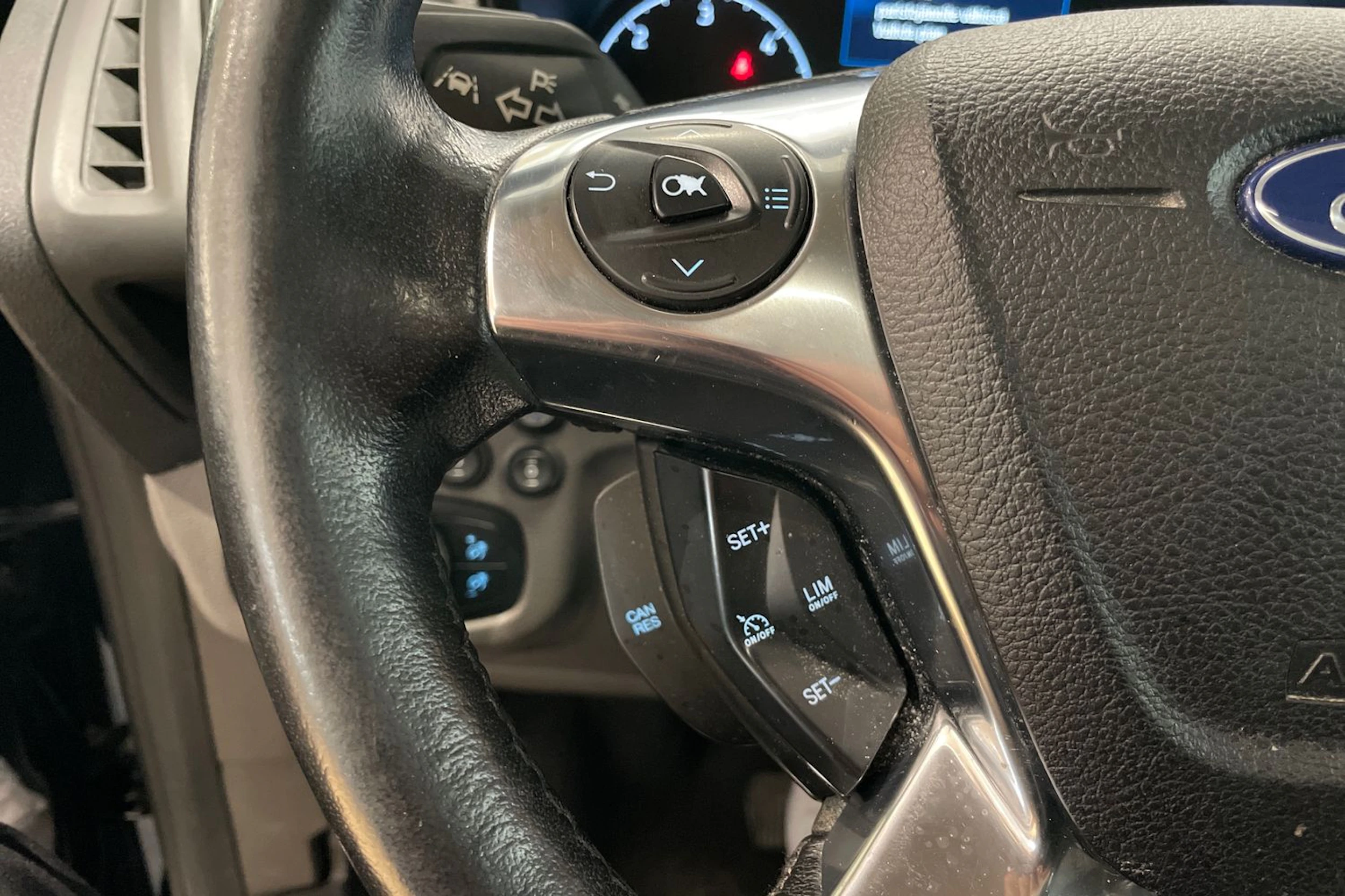 Musta Ford Grand Tourneo Connec 2021 kuva 24.