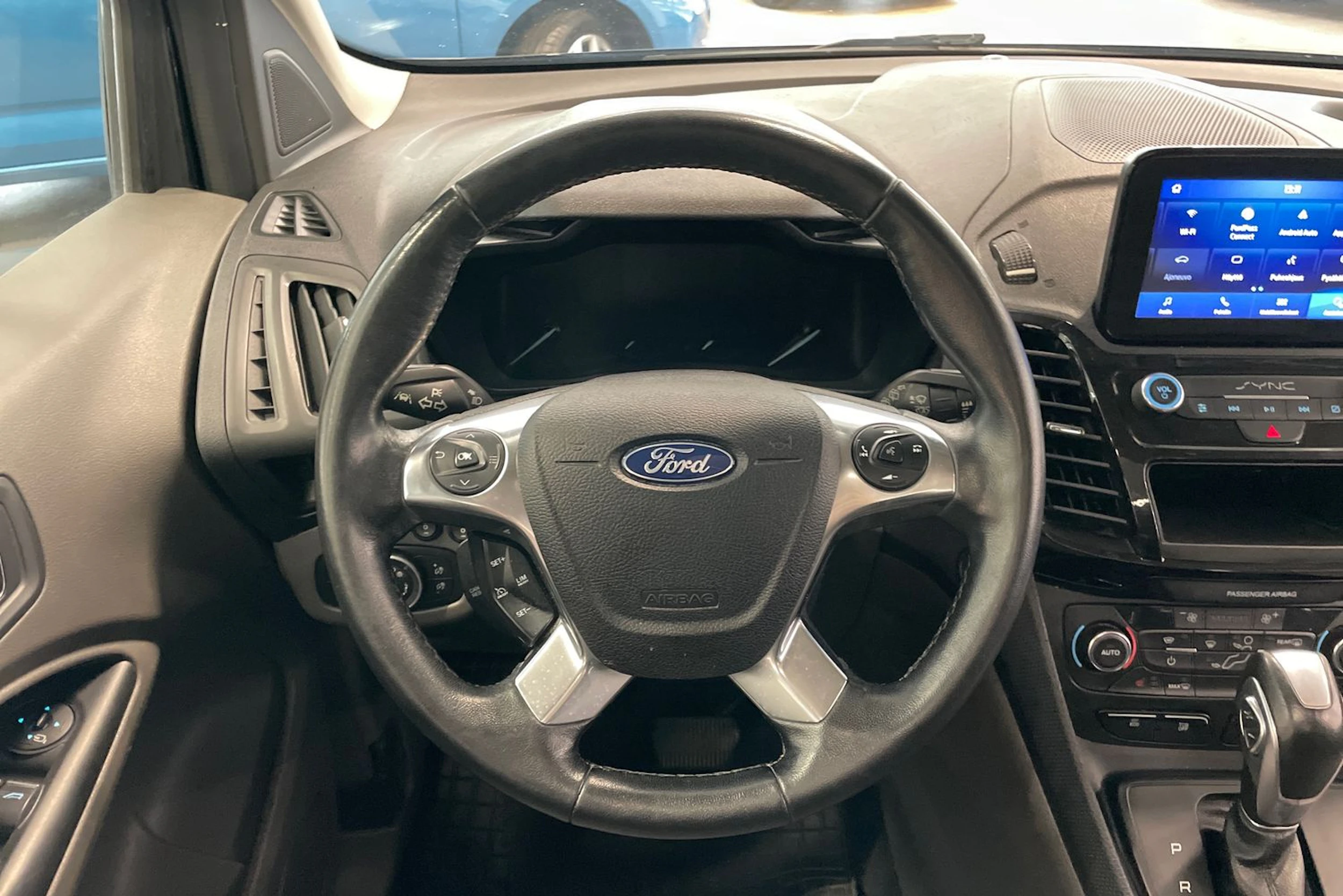Musta Ford Grand Tourneo Connec 2021 kuva 25.