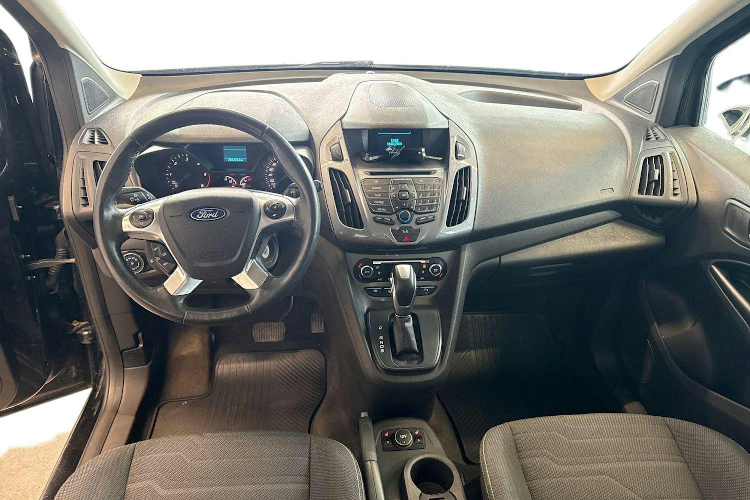 musta Ford Grand Tourneo Connect 2017 kuva 9.