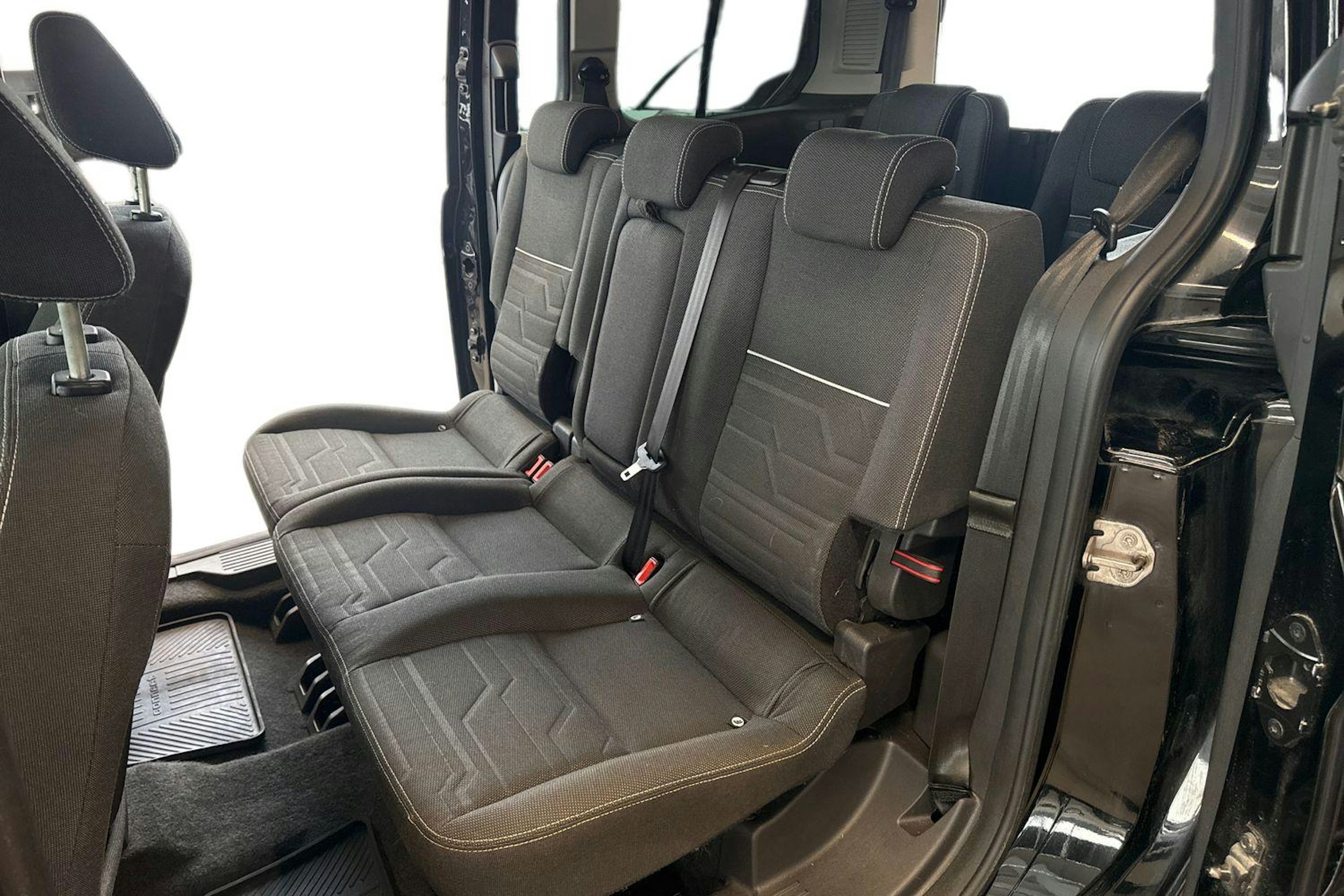 musta Ford Grand Tourneo Connect 2017 kuva 10.