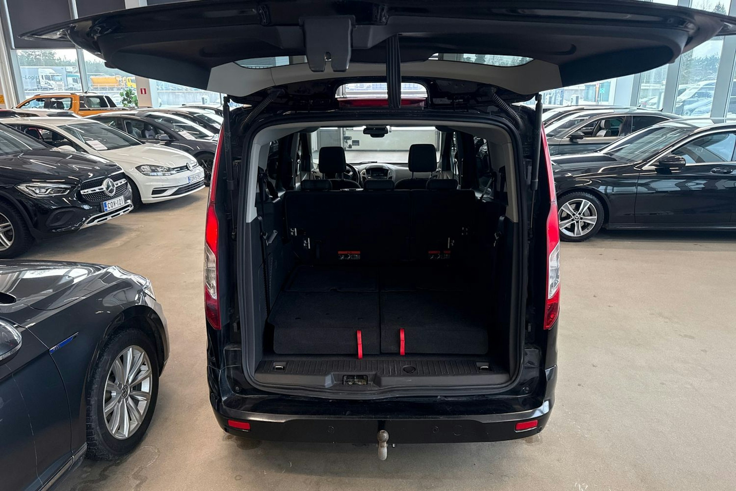 musta Ford Grand Tourneo Connect 2017 kuva 15.