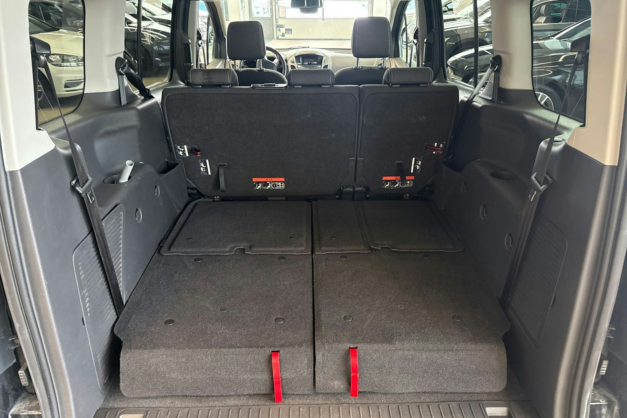 musta Ford Grand Tourneo Connect 2017 kuva 17.