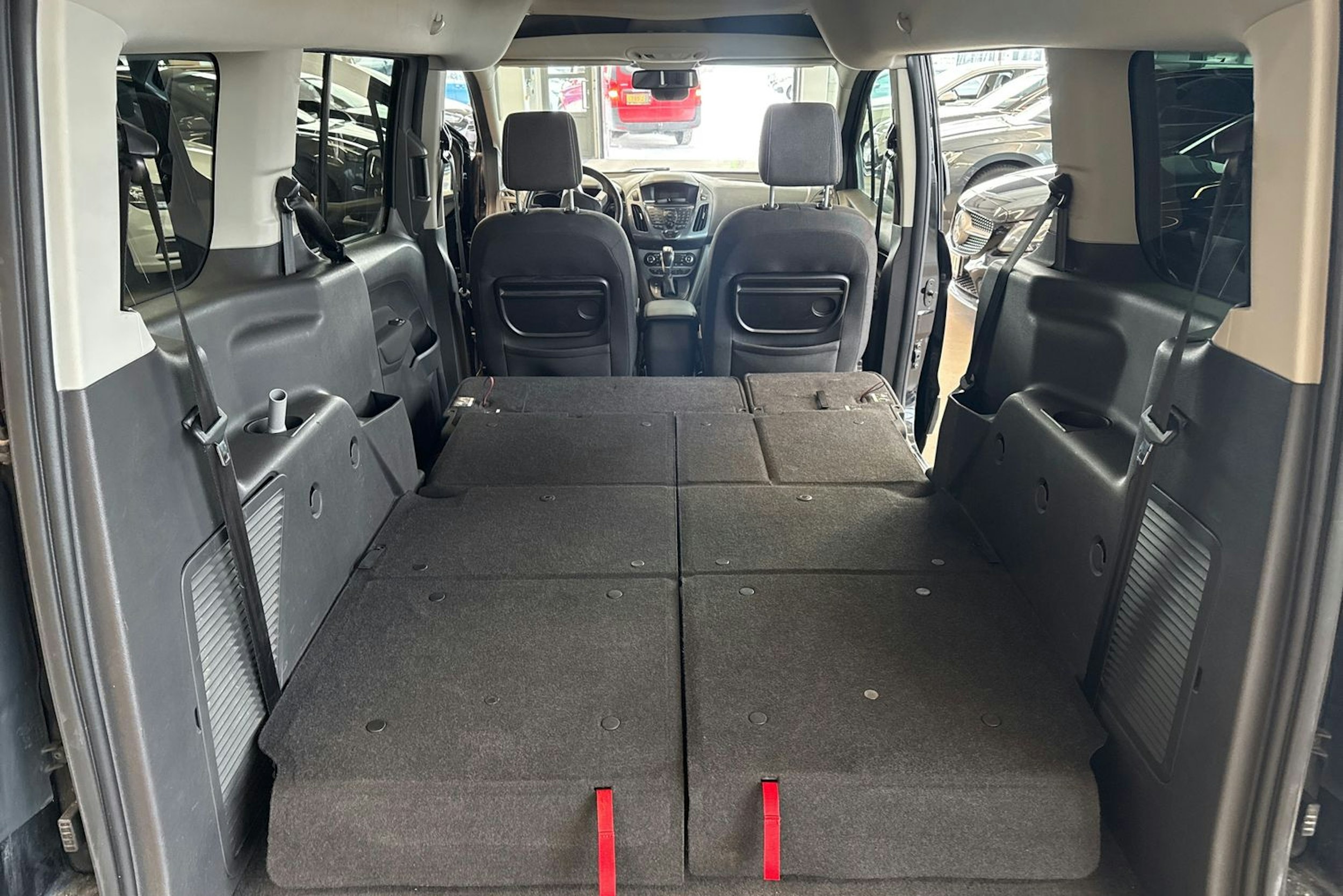 musta Ford Grand Tourneo Connect 2017 kuva 21.