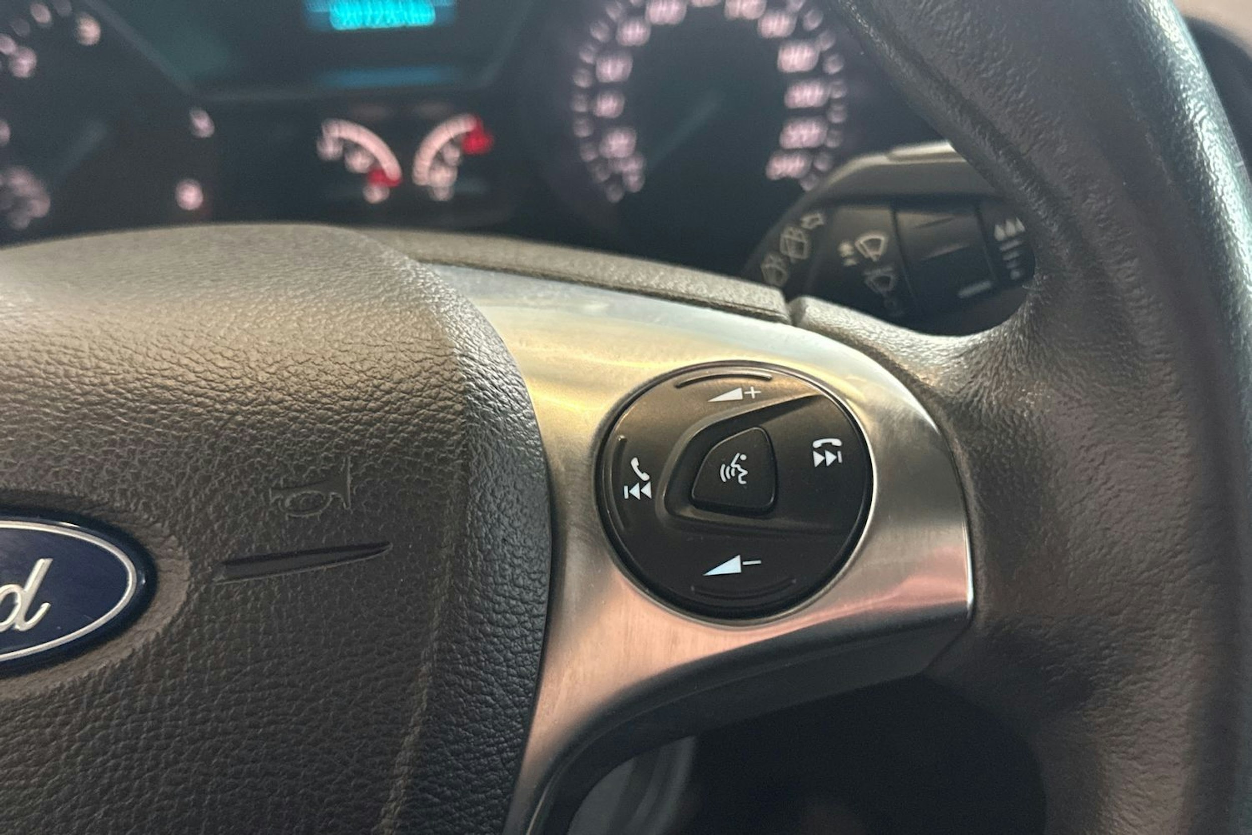 musta Ford Grand Tourneo Connect 2017 kuva 23.