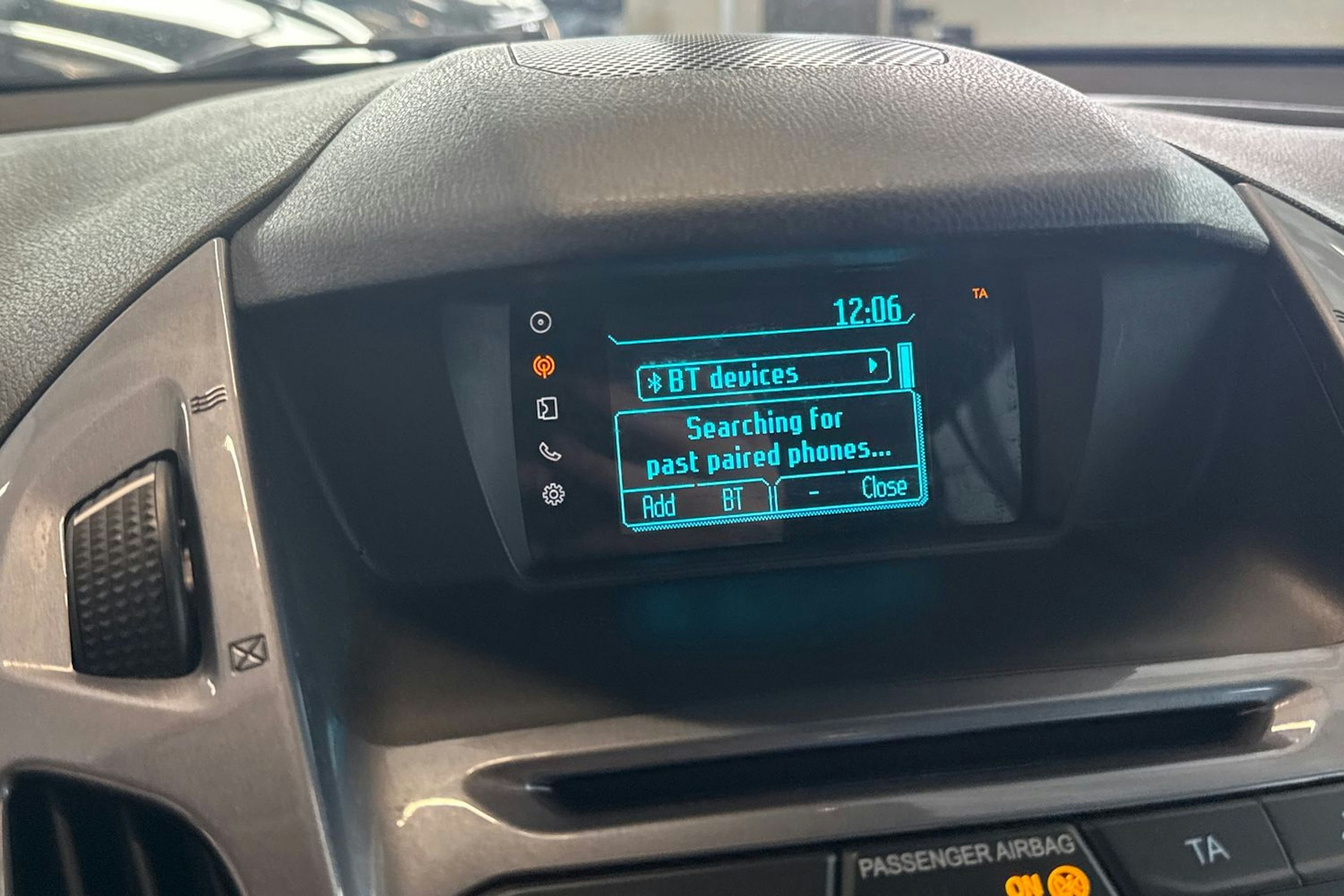 musta Ford Grand Tourneo Connect 2017 kuva 27.