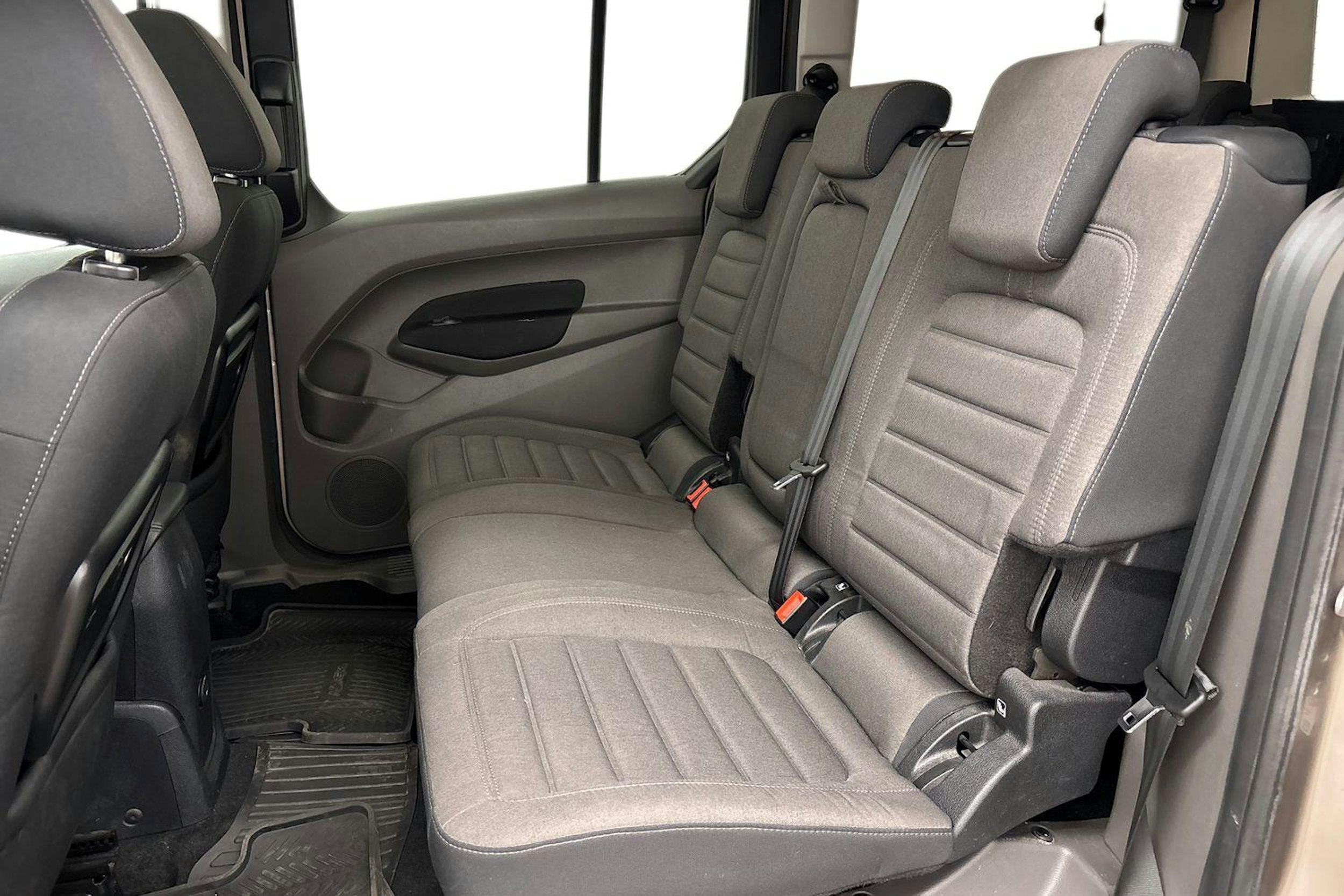 harmaa Ford Grand Tourneo Connect 2018 kuva 10.