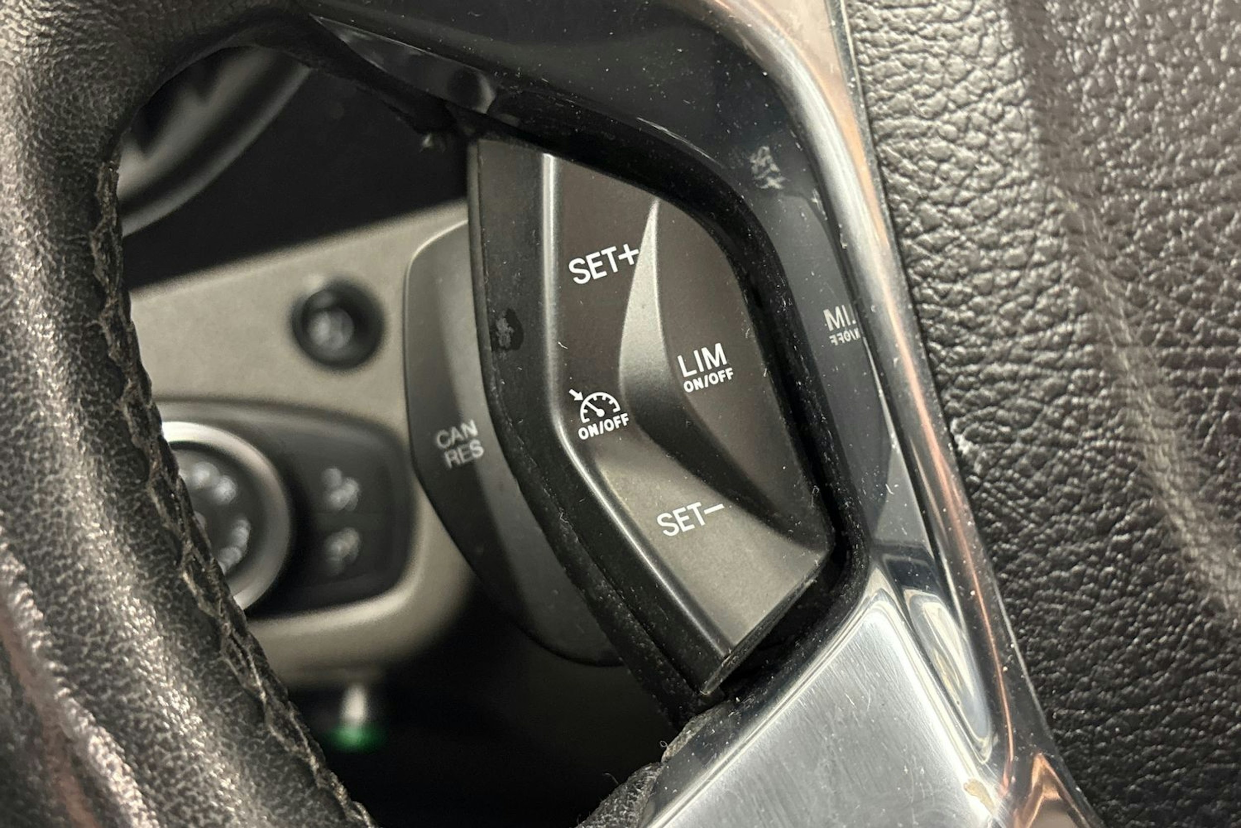 harmaa Ford Grand Tourneo Connect 2018 kuva 18.