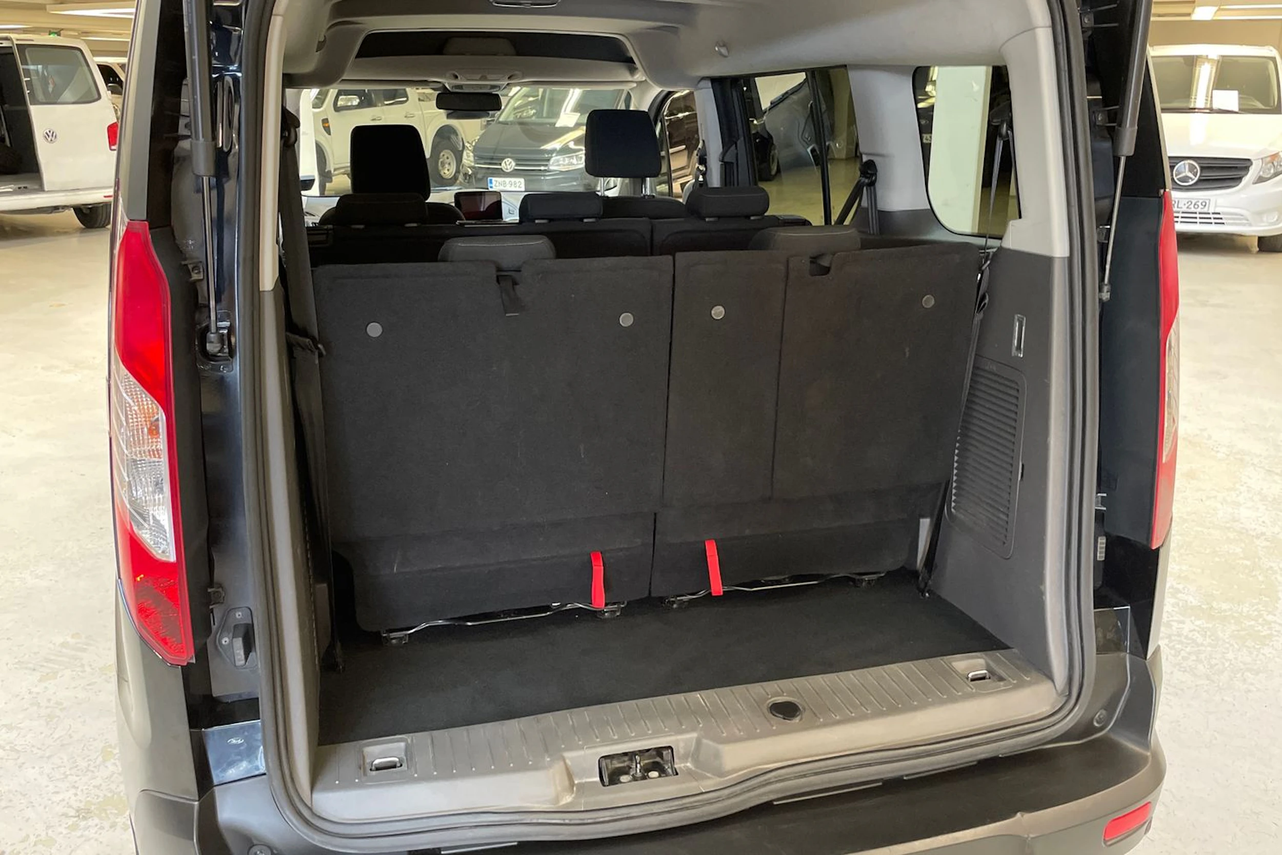 musta Ford Grand Tourneo Connect 2019 kuva 16.