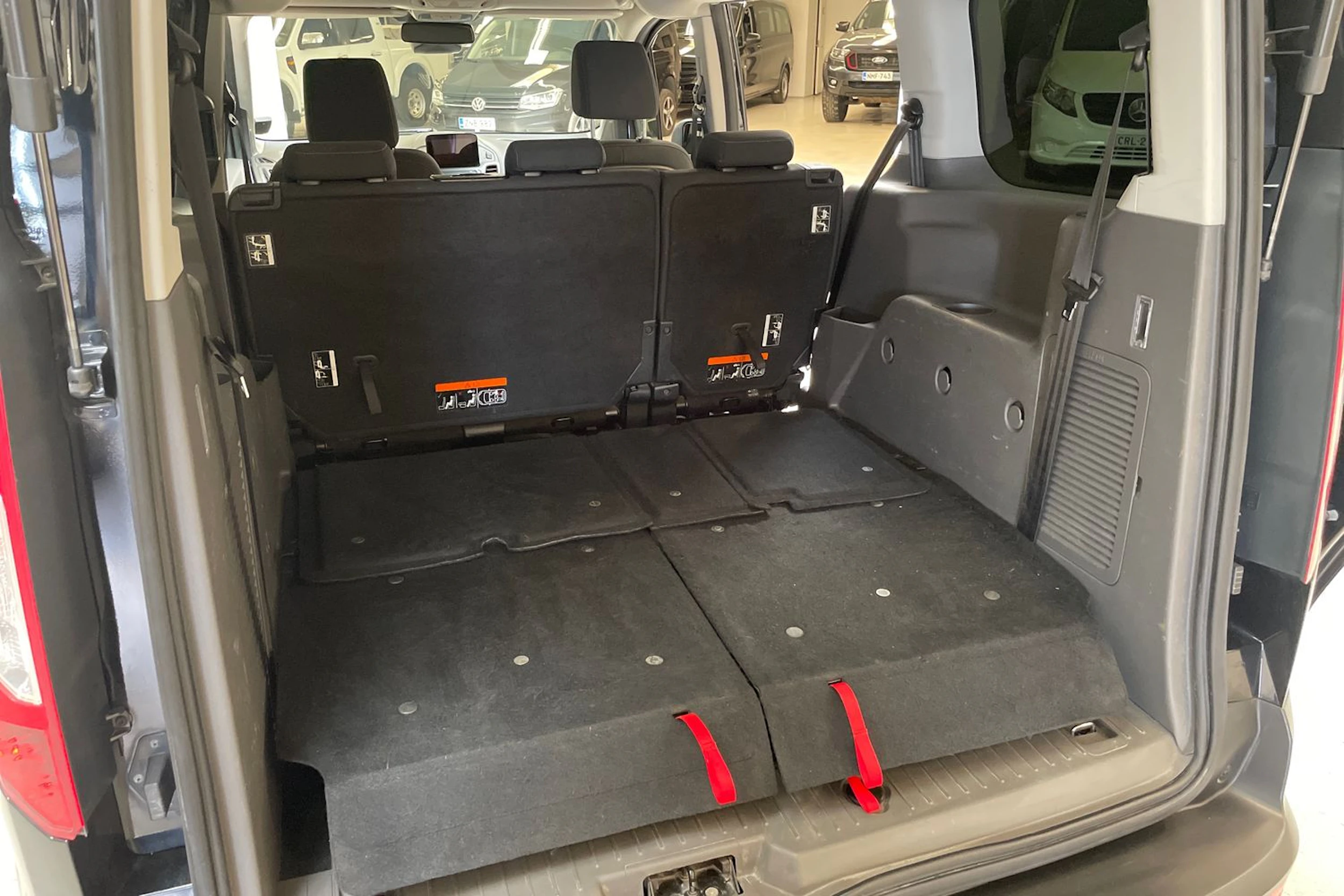 musta Ford Grand Tourneo Connect 2019 kuva 17.