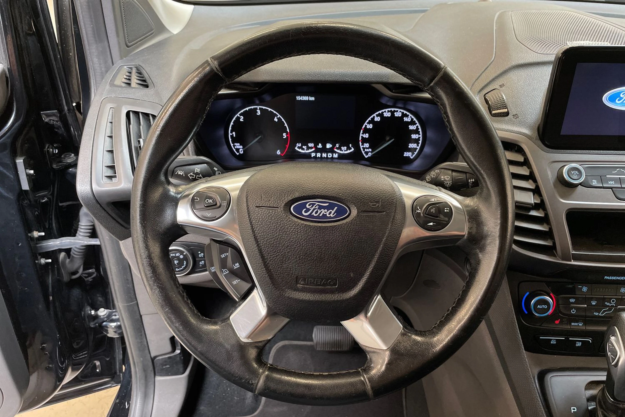musta Ford Grand Tourneo Connect 2019 kuva 18.