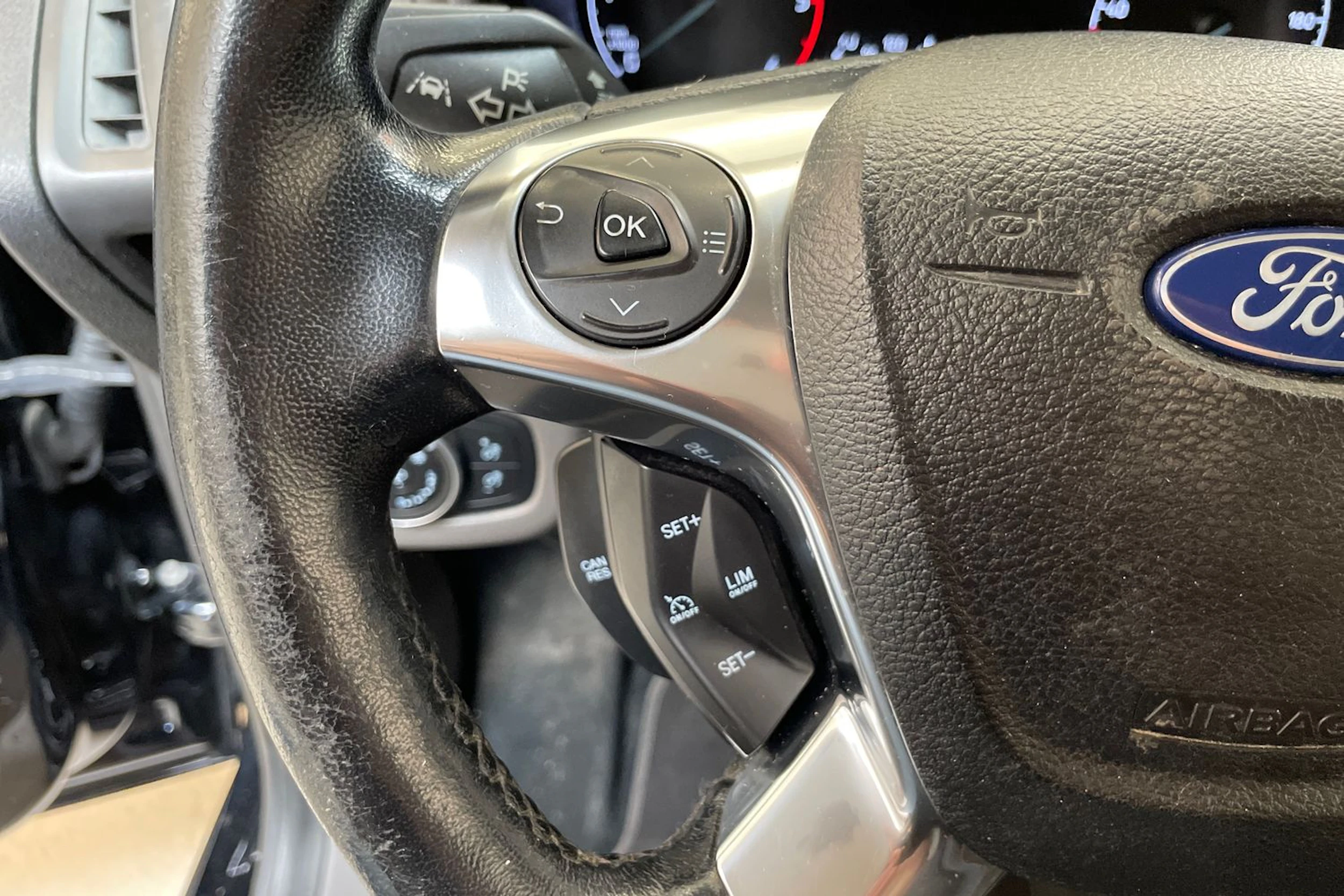 musta Ford Grand Tourneo Connect 2019 kuva 19.