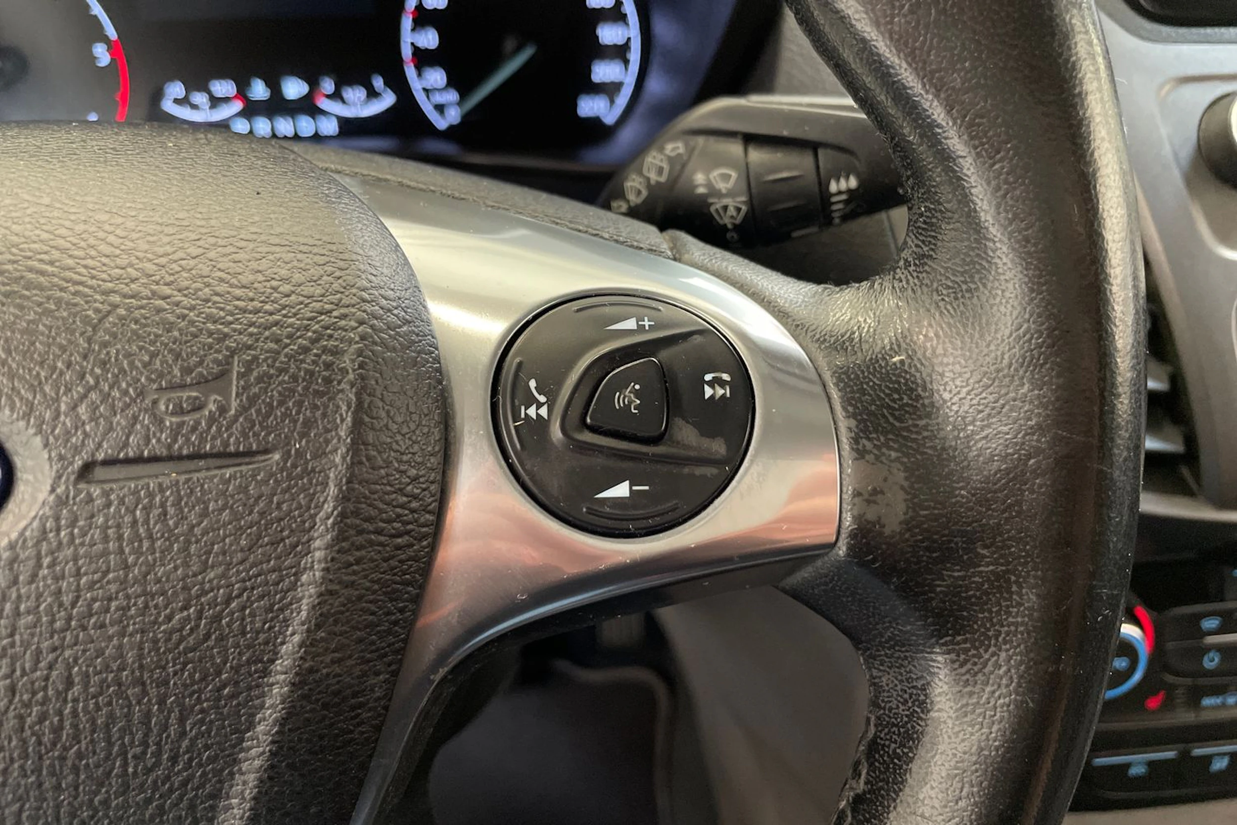 musta Ford Grand Tourneo Connect 2019 kuva 20.