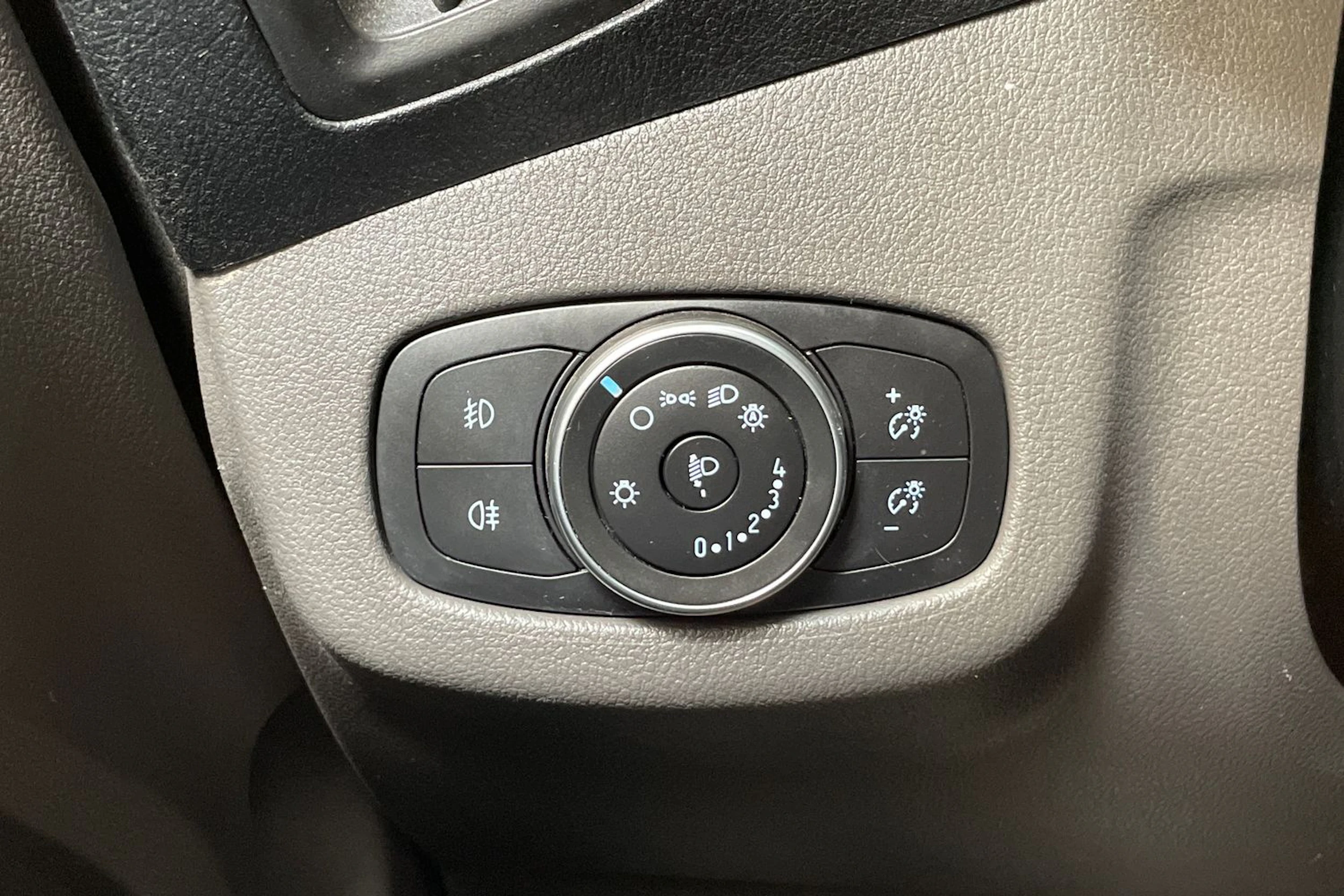musta Ford Grand Tourneo Connect 2019 kuva 30.
