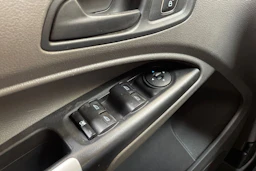 musta Ford Grand Tourneo Connect 2019 kuva 31.