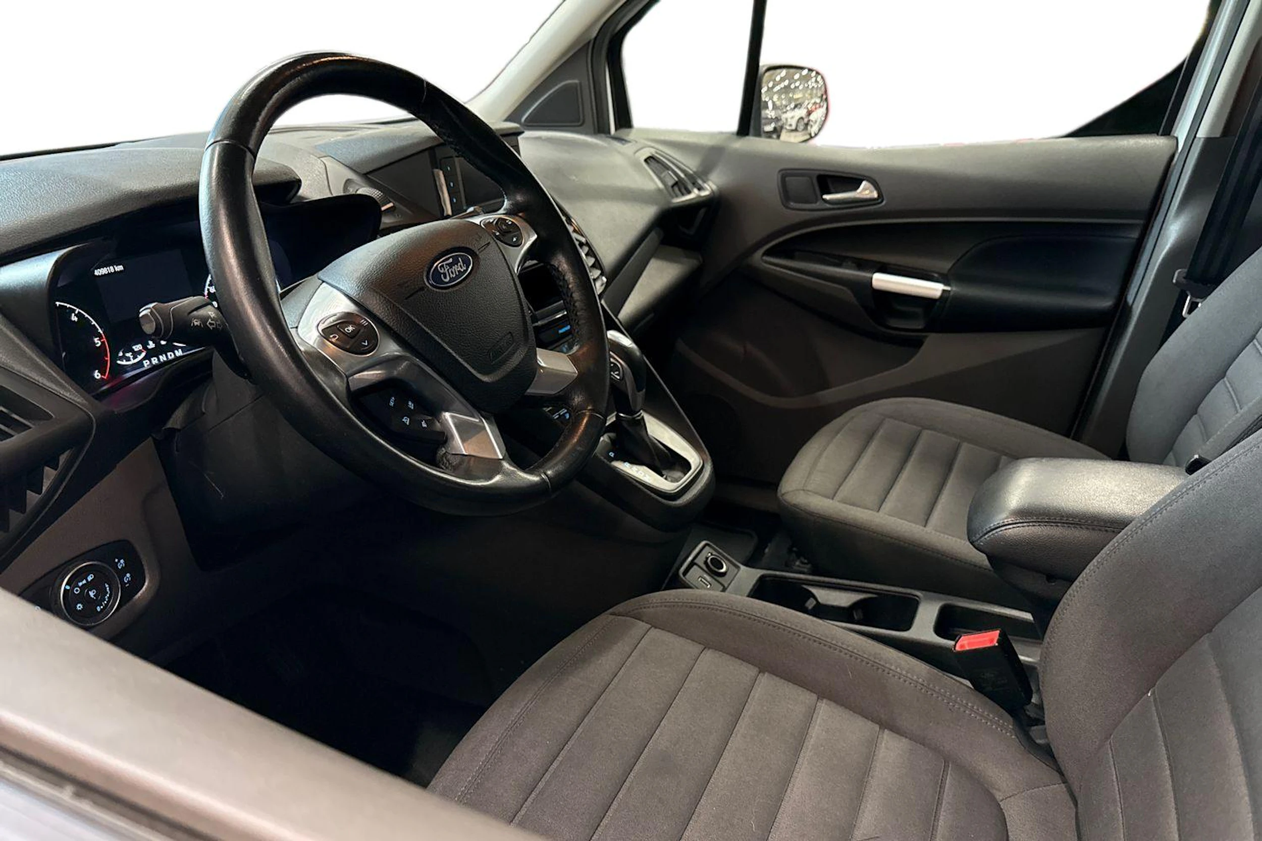 valkoinen Ford Grand Tourneo Connect 2020 kuva 8.