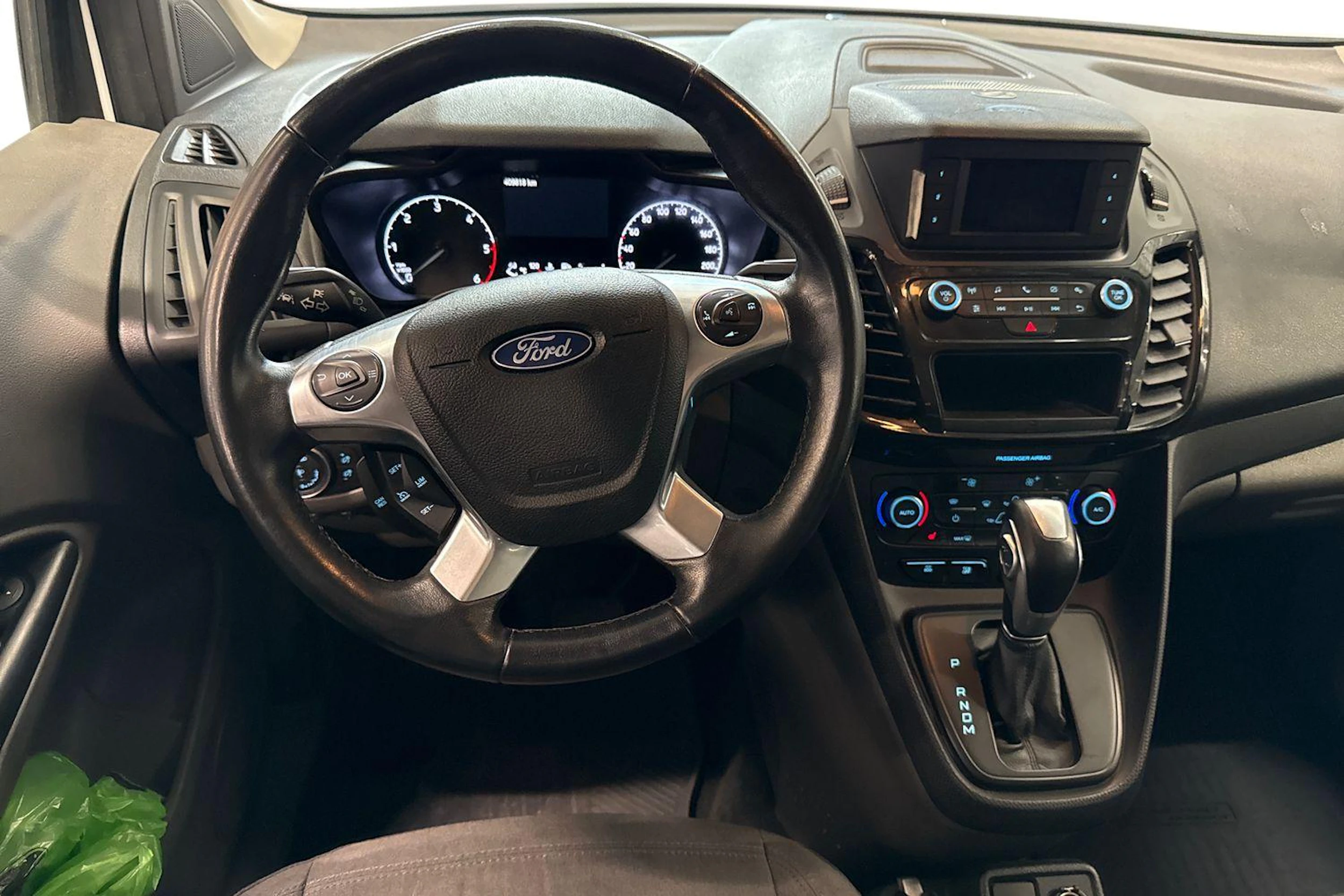 valkoinen Ford Grand Tourneo Connect 2020 kuva 9.
