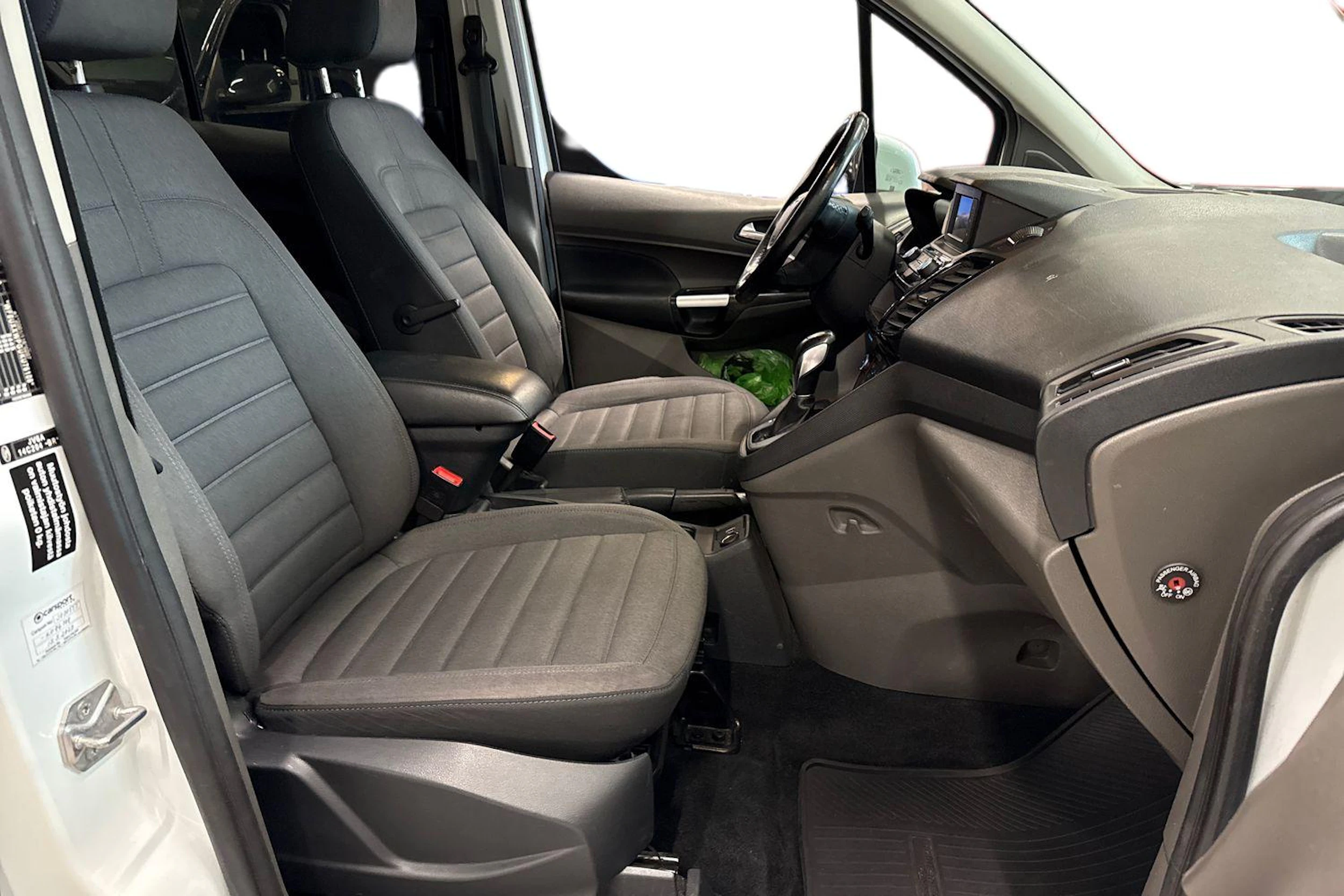 valkoinen Ford Grand Tourneo Connect 2020 kuva 11.